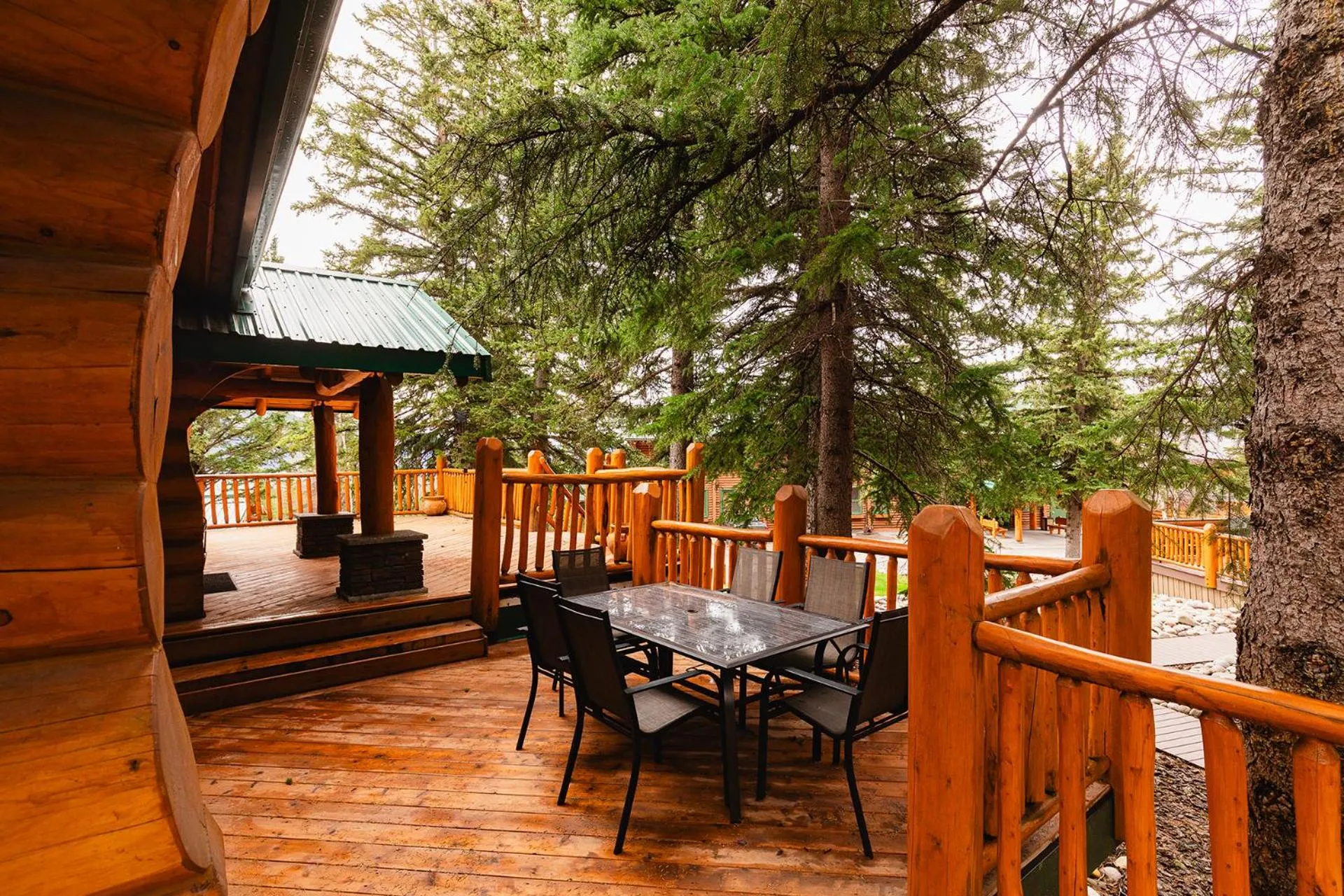 Patio in Overlander Mountain Lodge