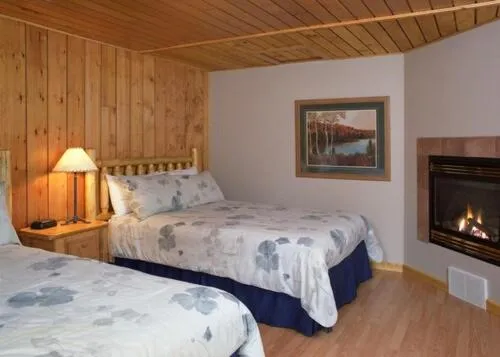 Property building, Bed in Overlander Mountain Lodge