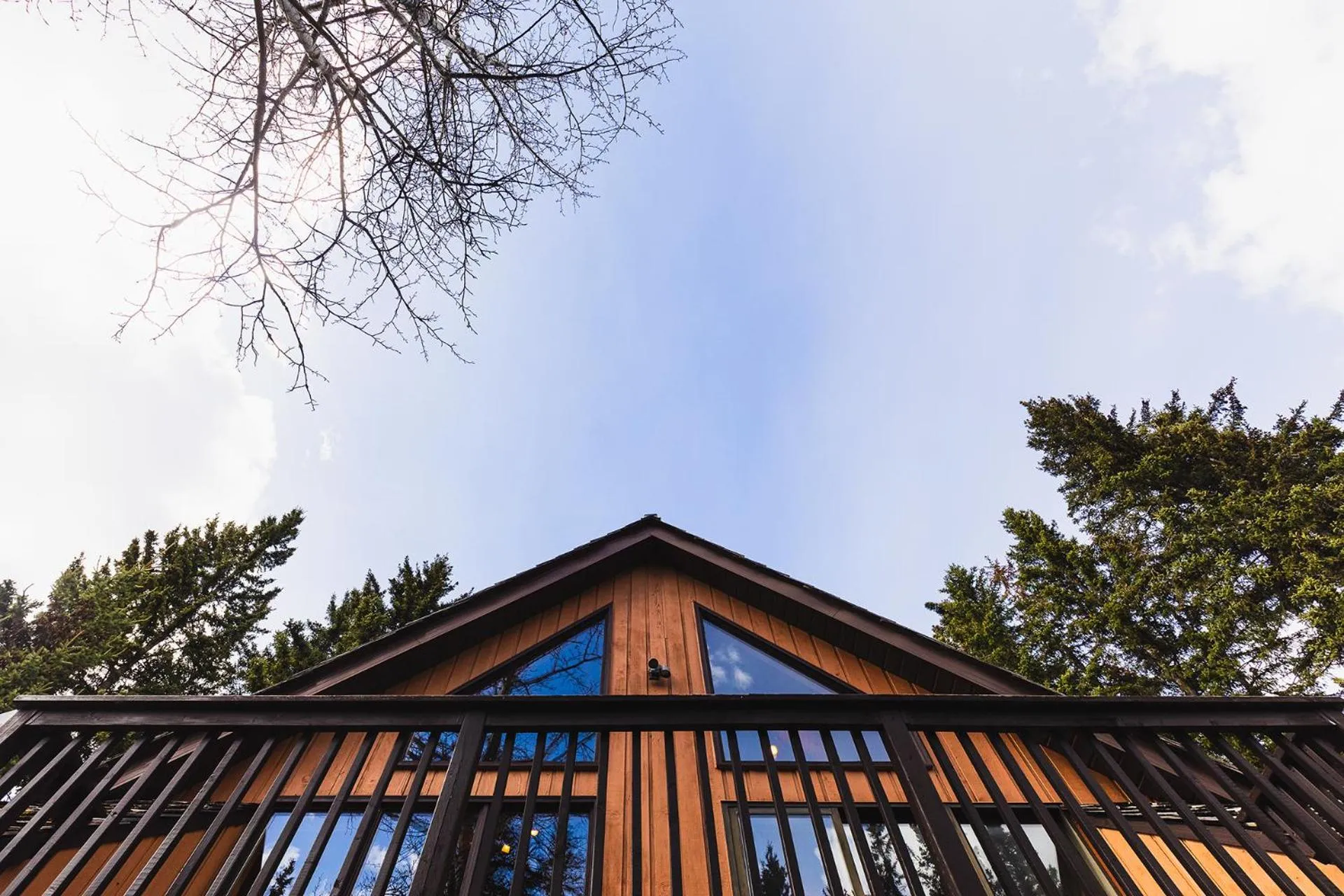 Day in Overlander Mountain Lodge