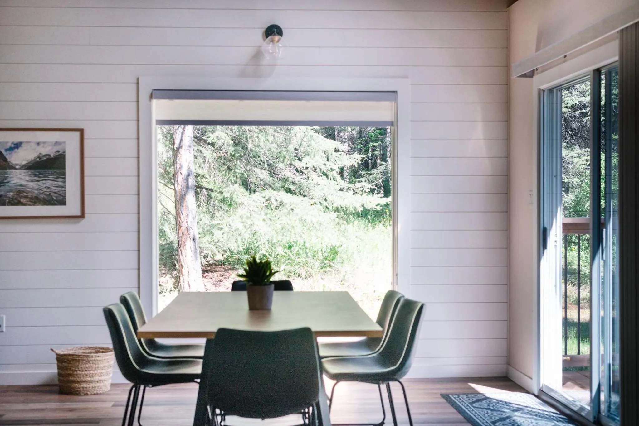 Dining area in Overlander Mountain Lodge