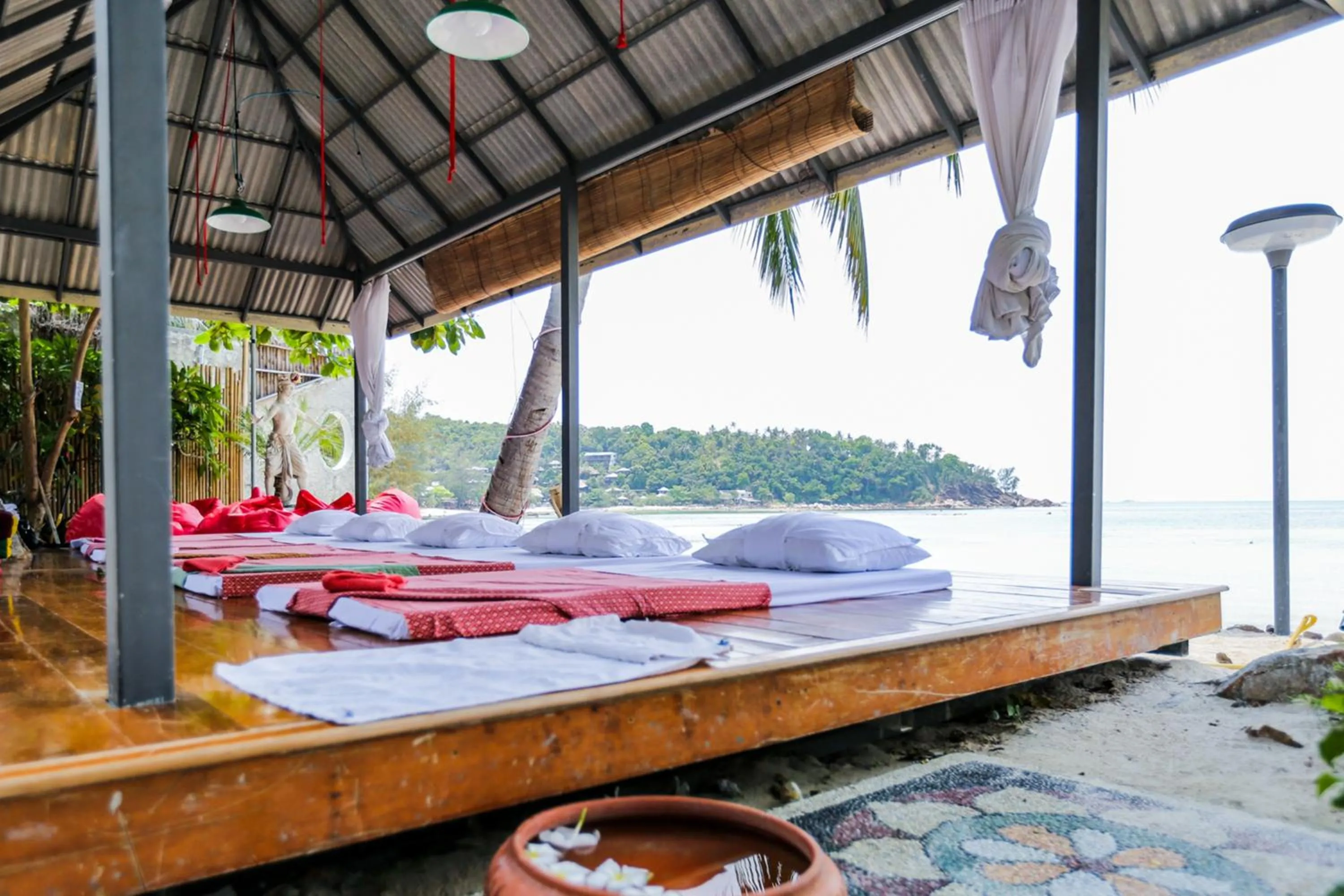 Massage in Villa Cha-Cha Salad Beach Koh Phangan