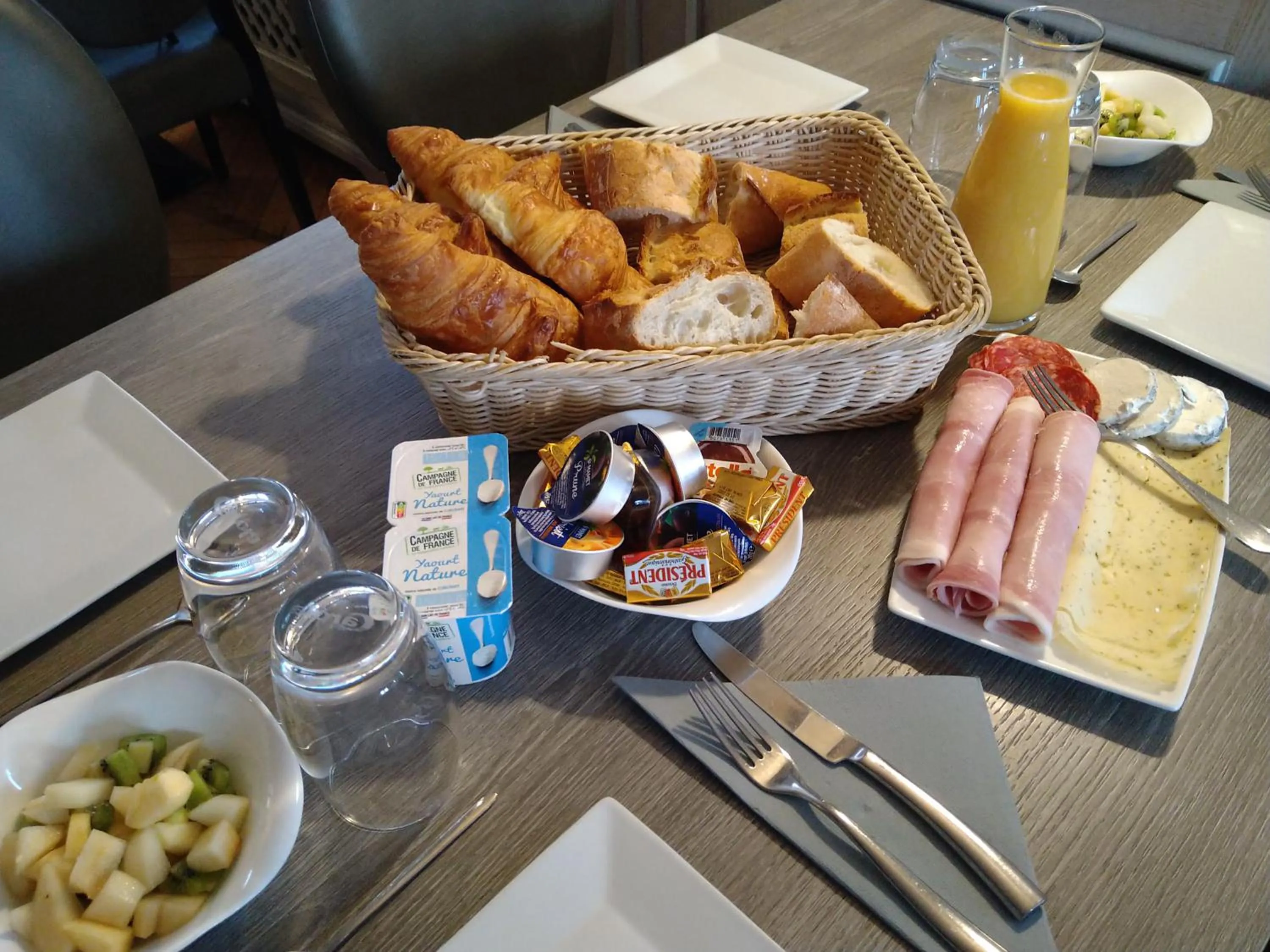 Breakfast in Logis Hôtel-Restaurant du Herrenstein