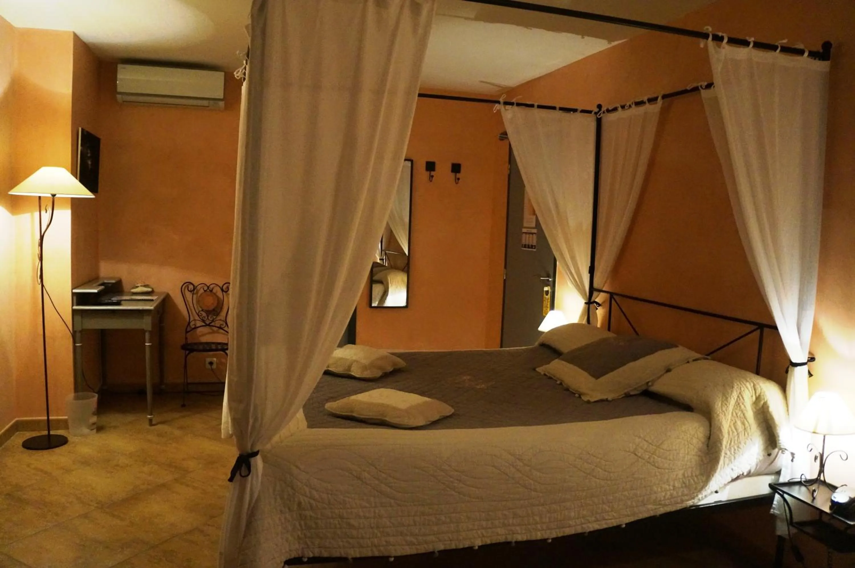 Bedroom, Bed in Hotel Le Saint Jean