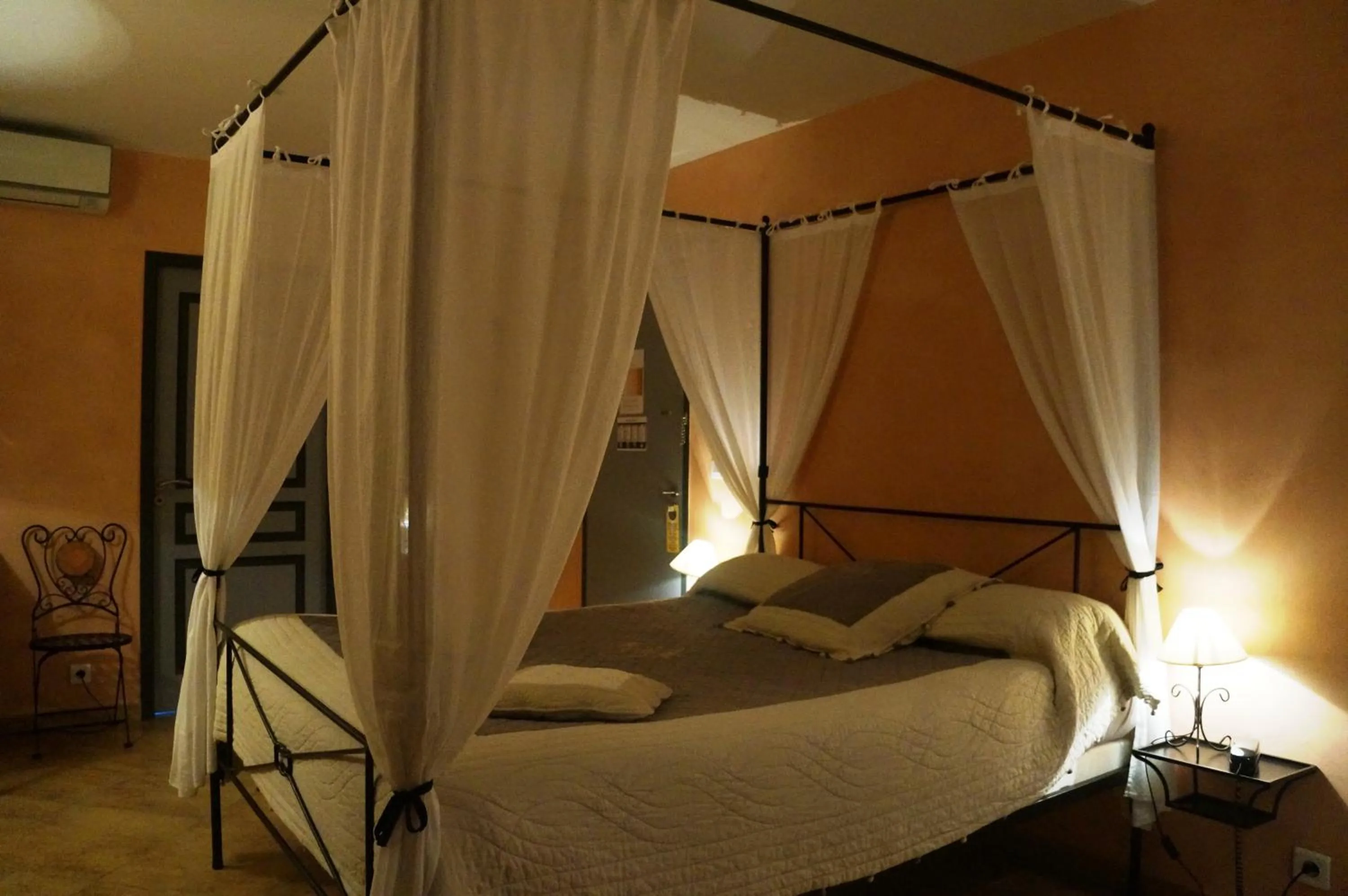 Bedroom, Bed in Hotel Le Saint Jean