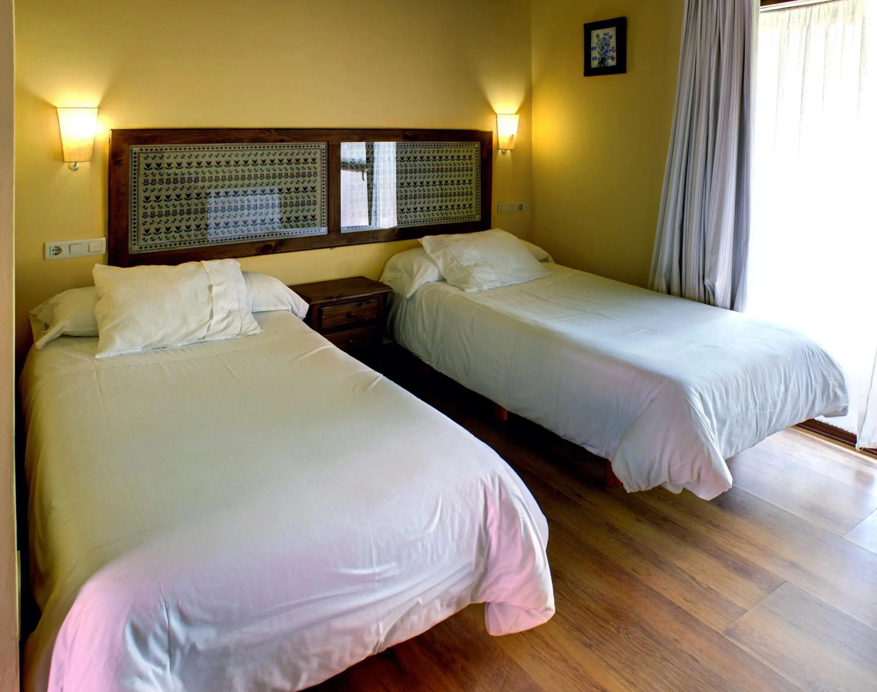 Day, Bed in Hotel Rural Coviella