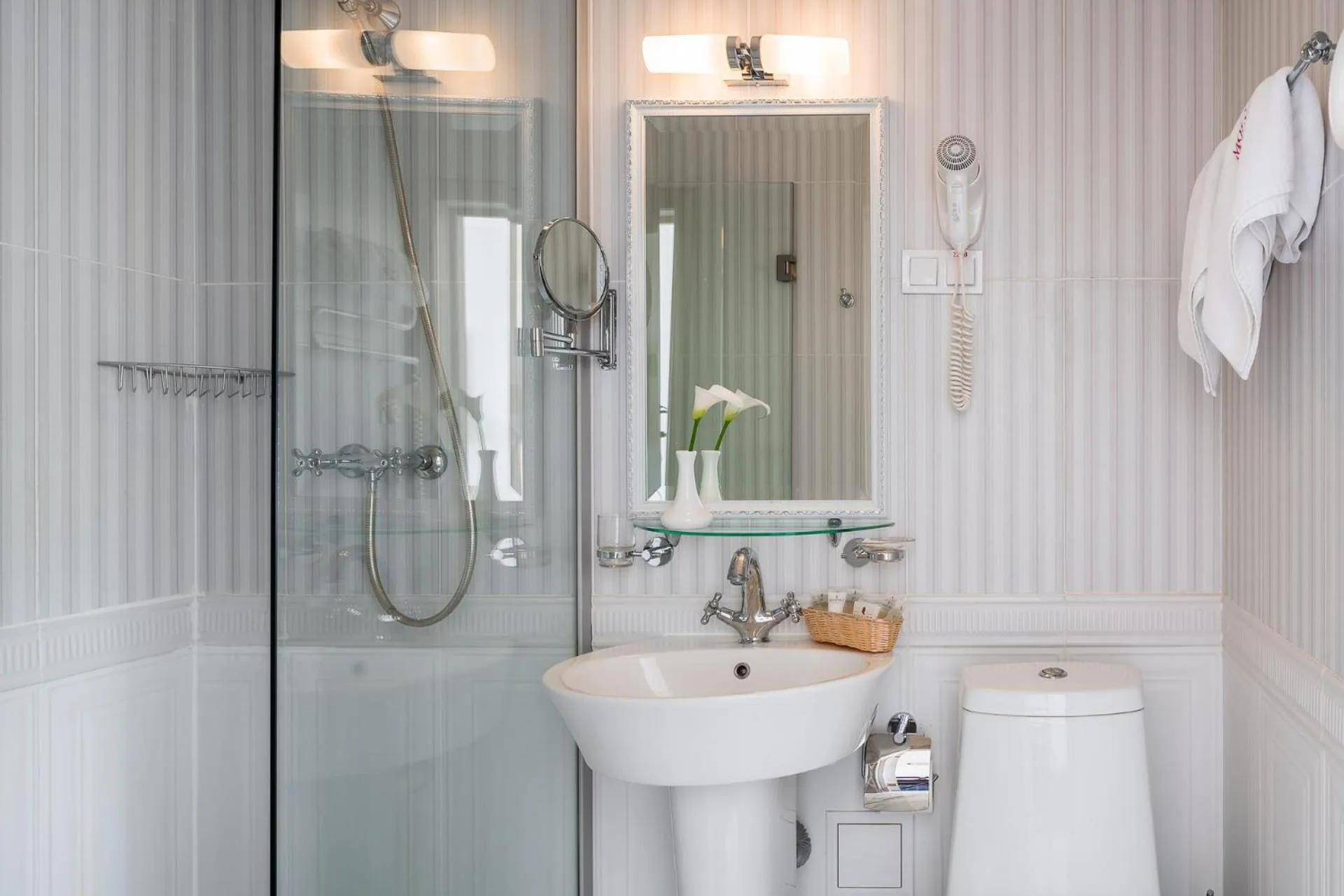 Toilet in Mozart Hotel