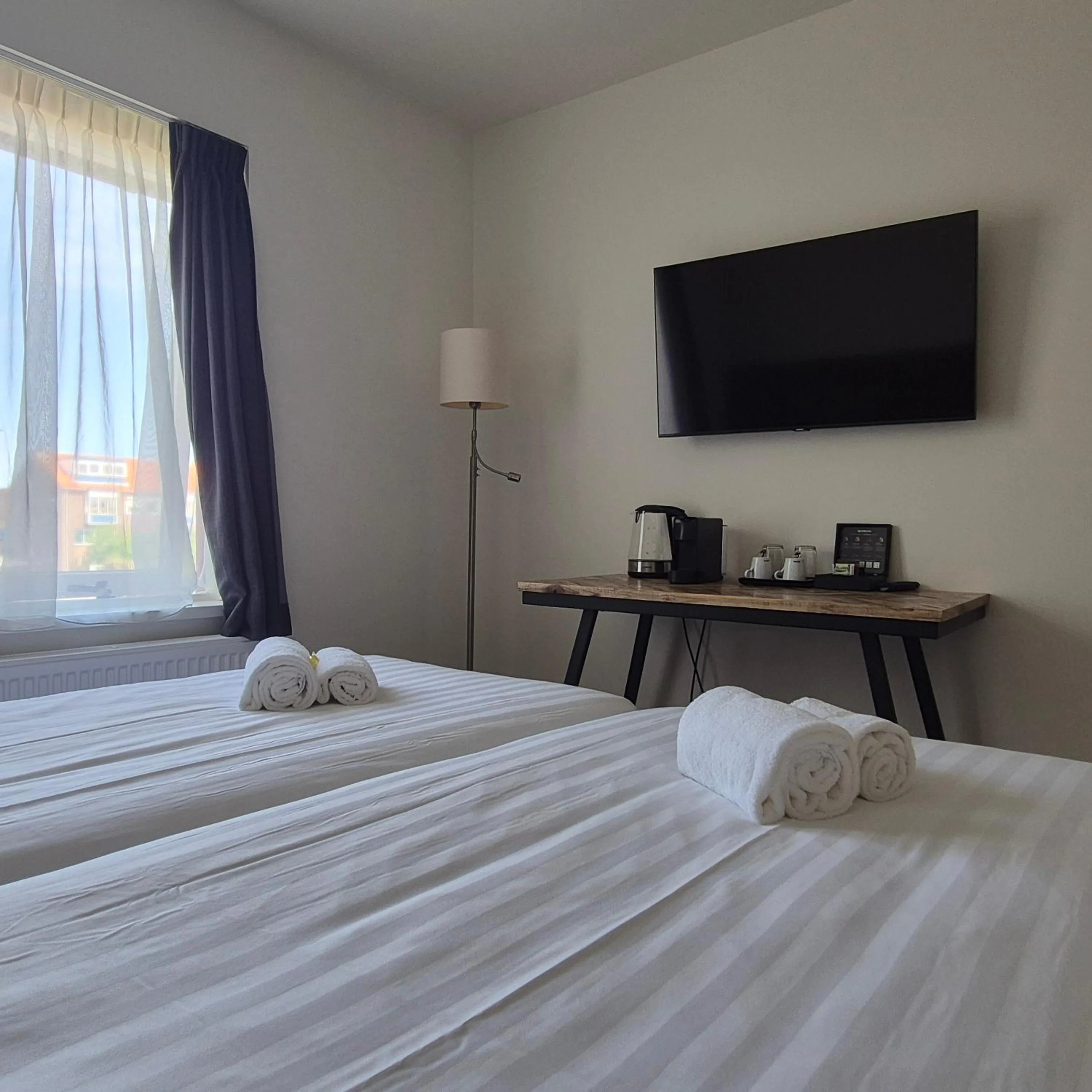 TV and multimedia, Bed in Hotel Den Burg