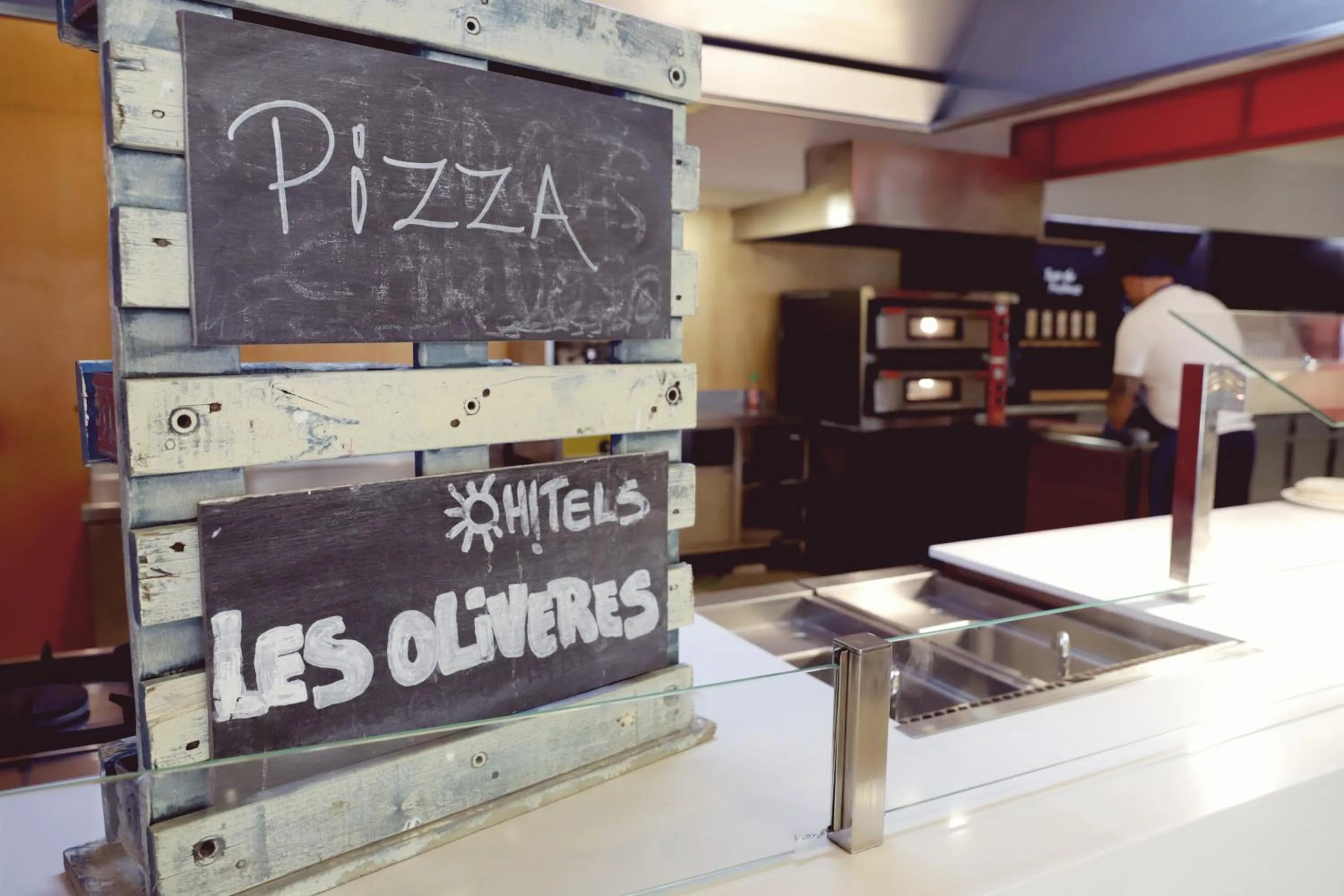 Restaurant/places to eat in Ohtels Les Oliveres