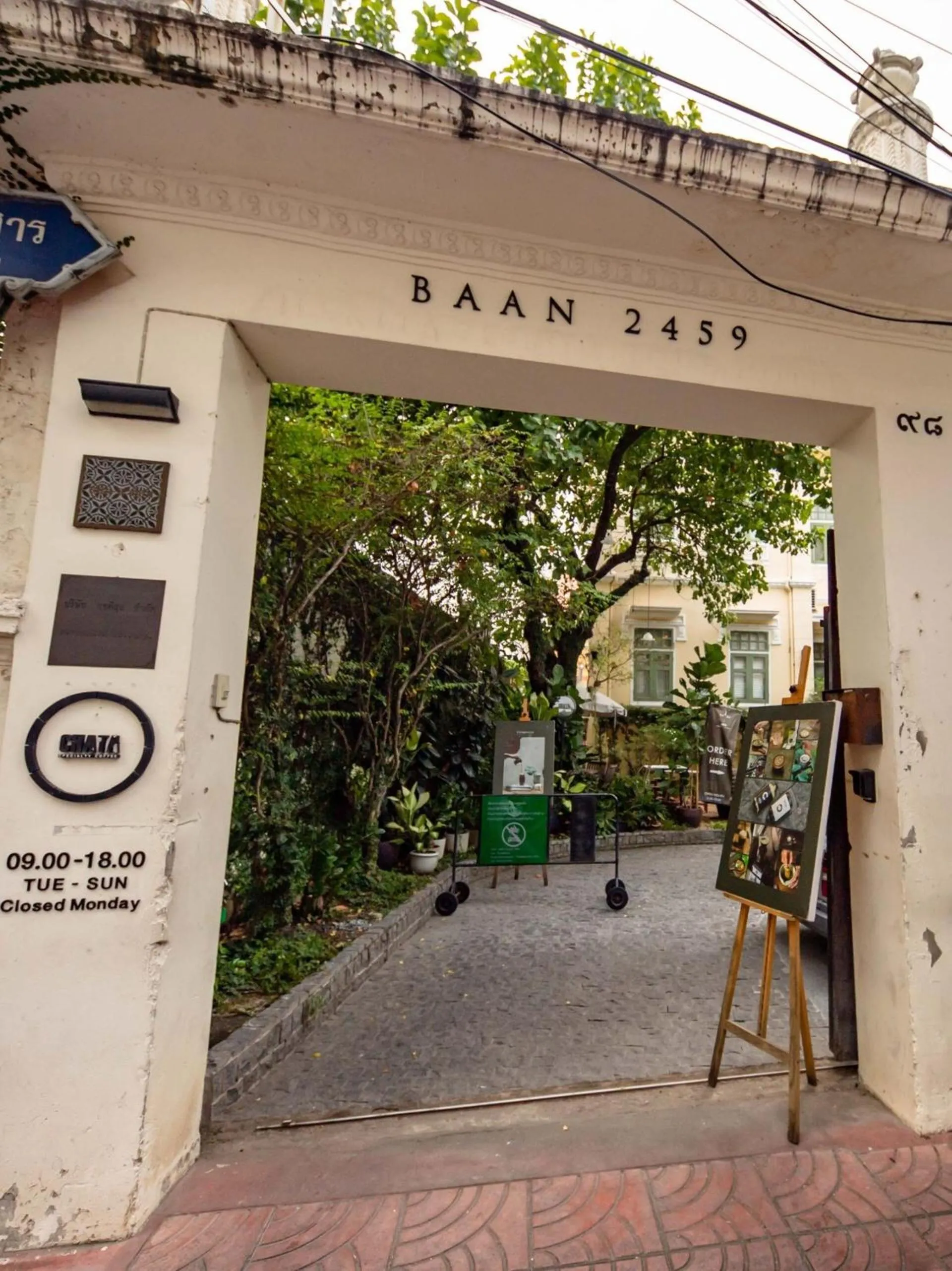 Facade/entrance in Baan 2459 Heritage House