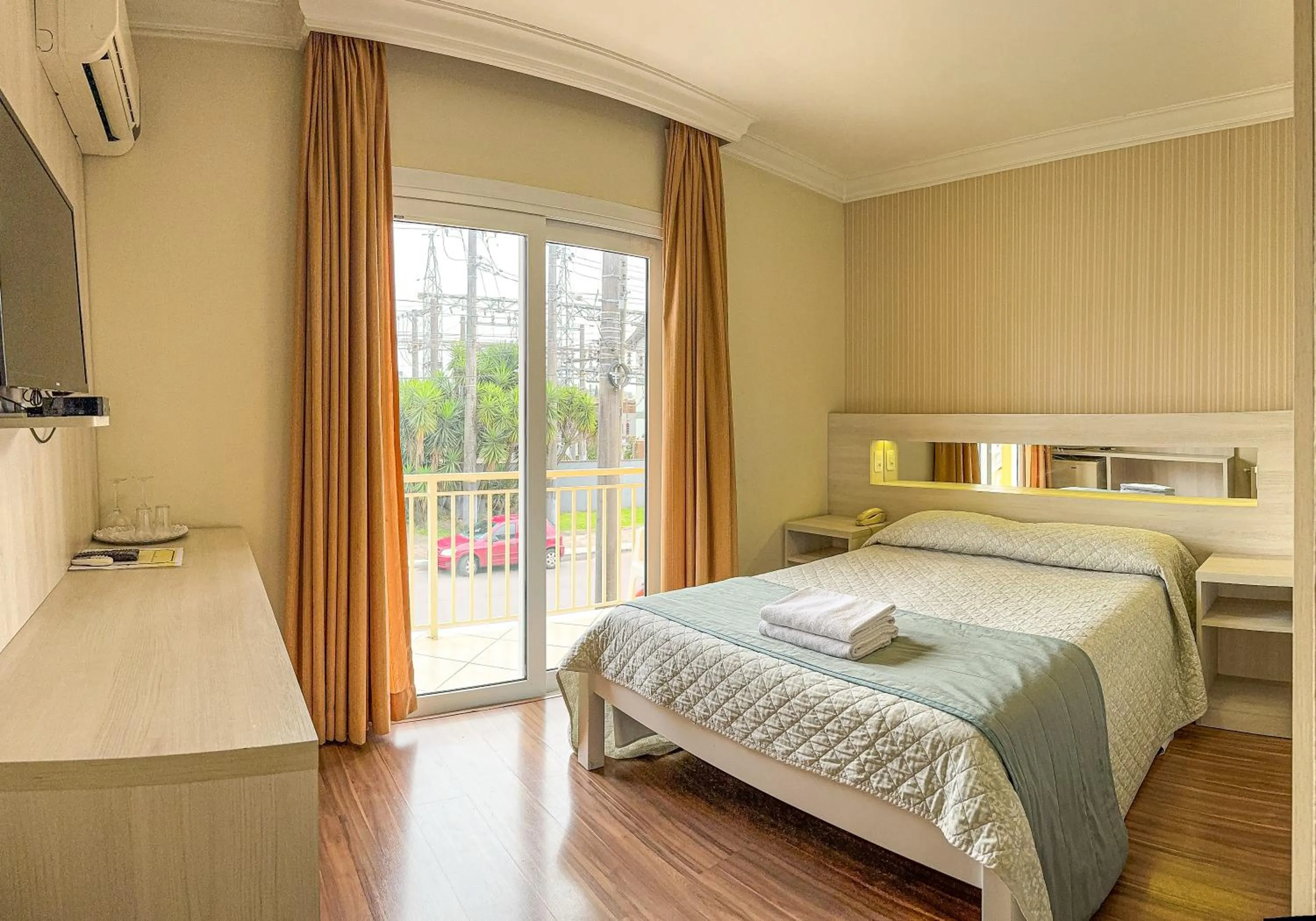 Balcony/Terrace, Bed in Pousada Serra Valle