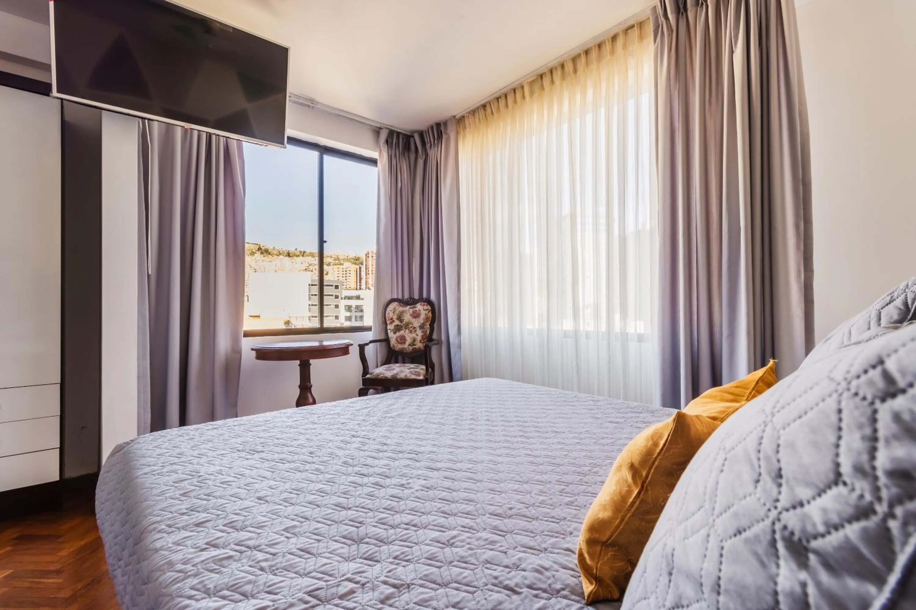 Photo of the whole room, Bed in Elegance Hotel