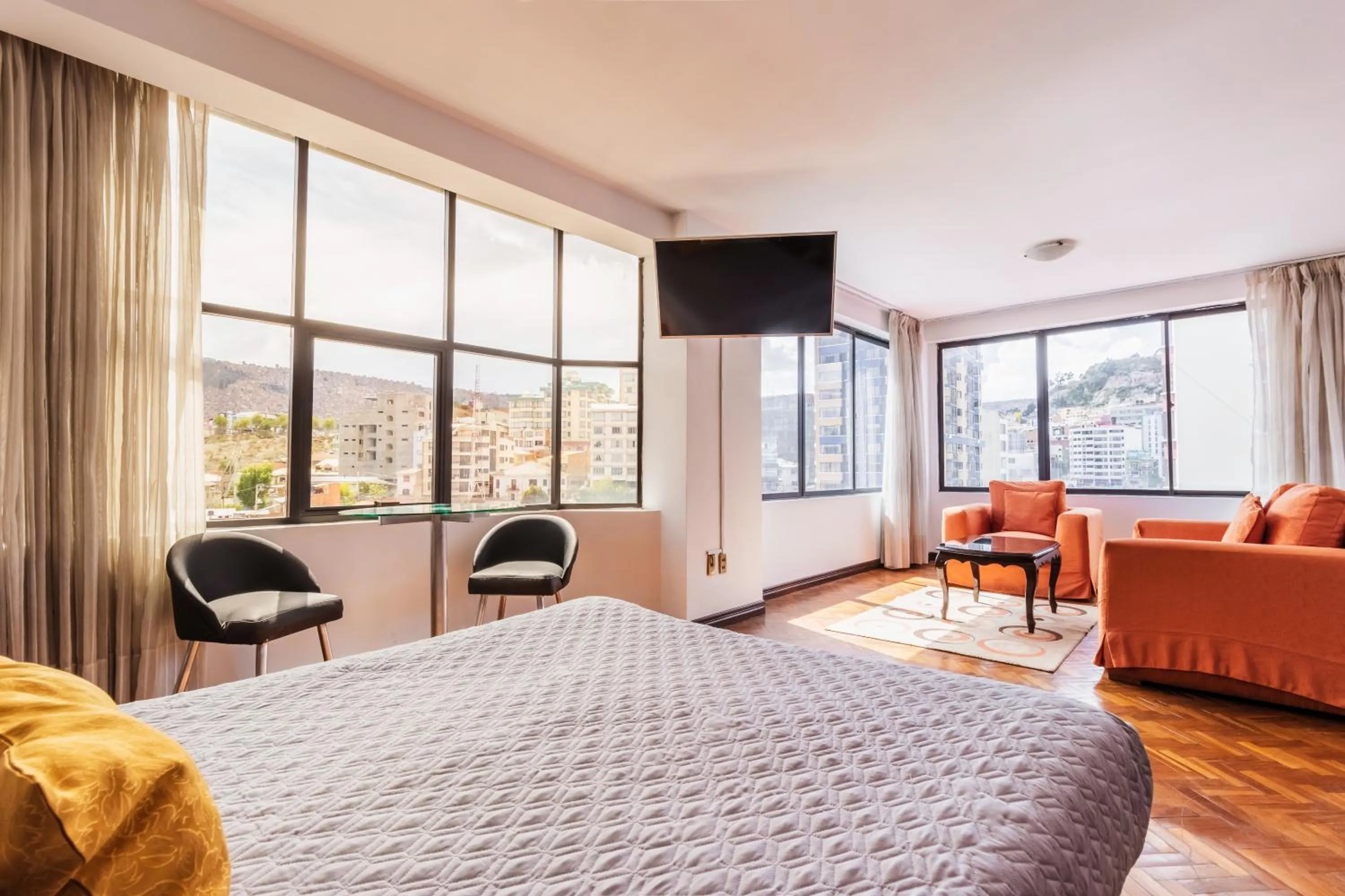 Photo of the whole room, Bed in Elegance Hotel