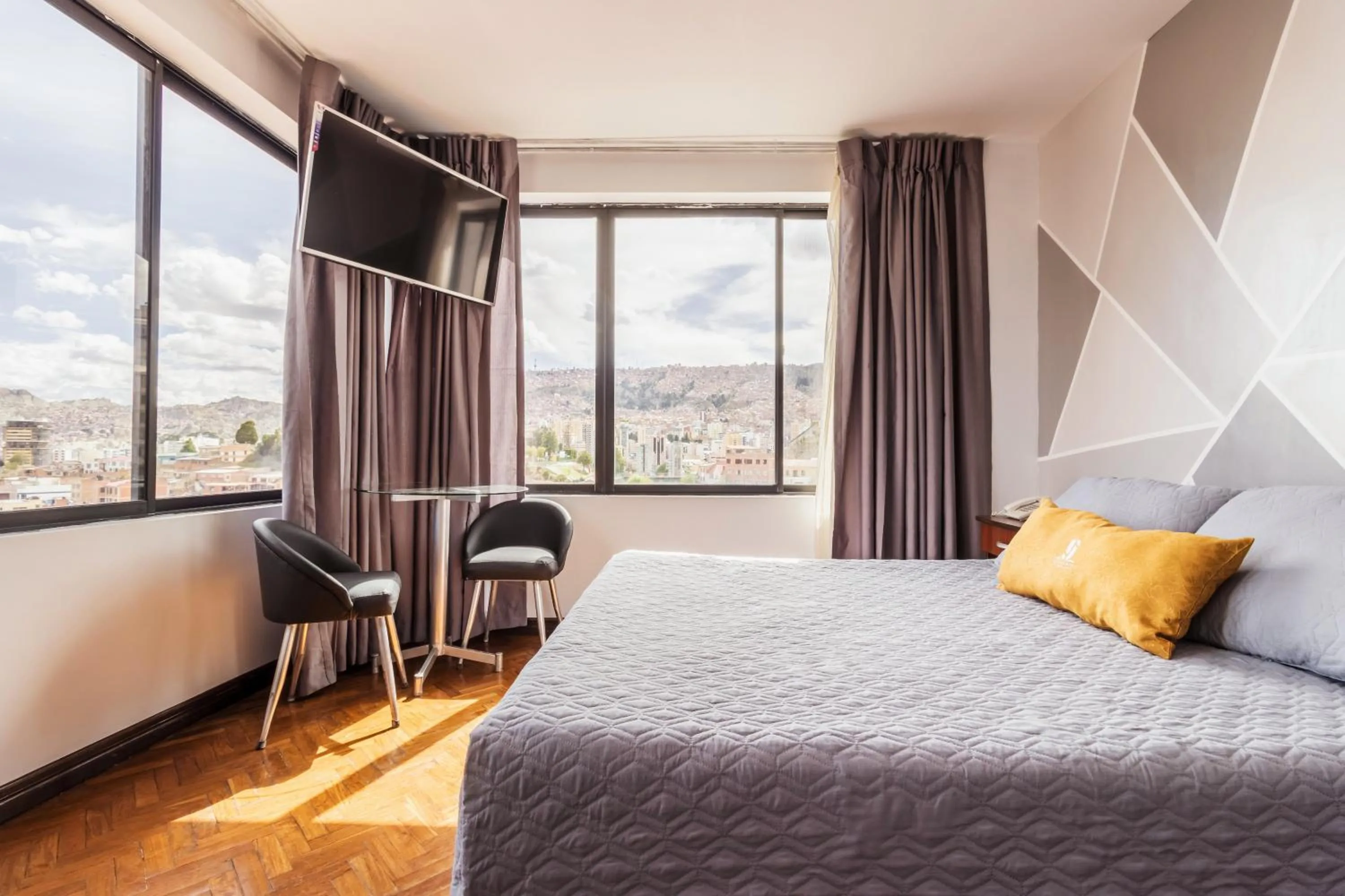 Bedroom, Bed in Elegance Hotel