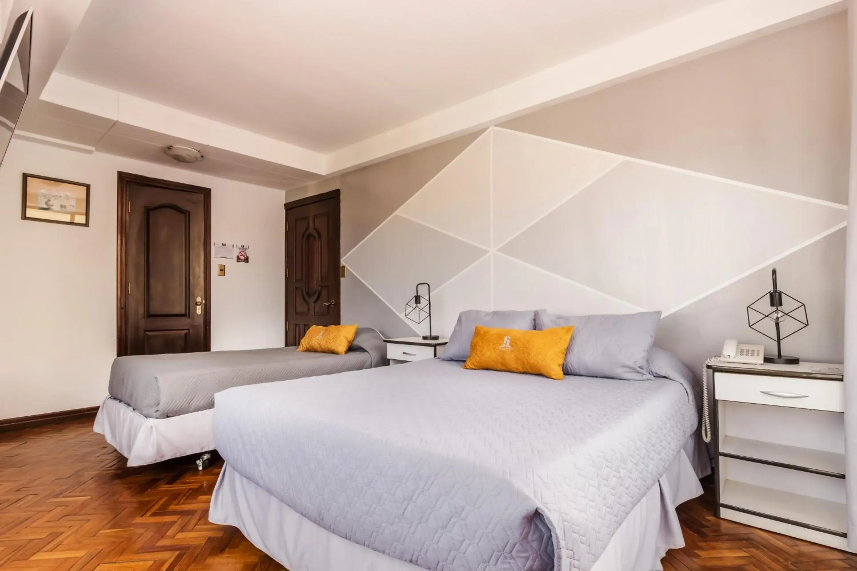 Twin Room in Elegance Hotel Twin Room in Elegance Hotel