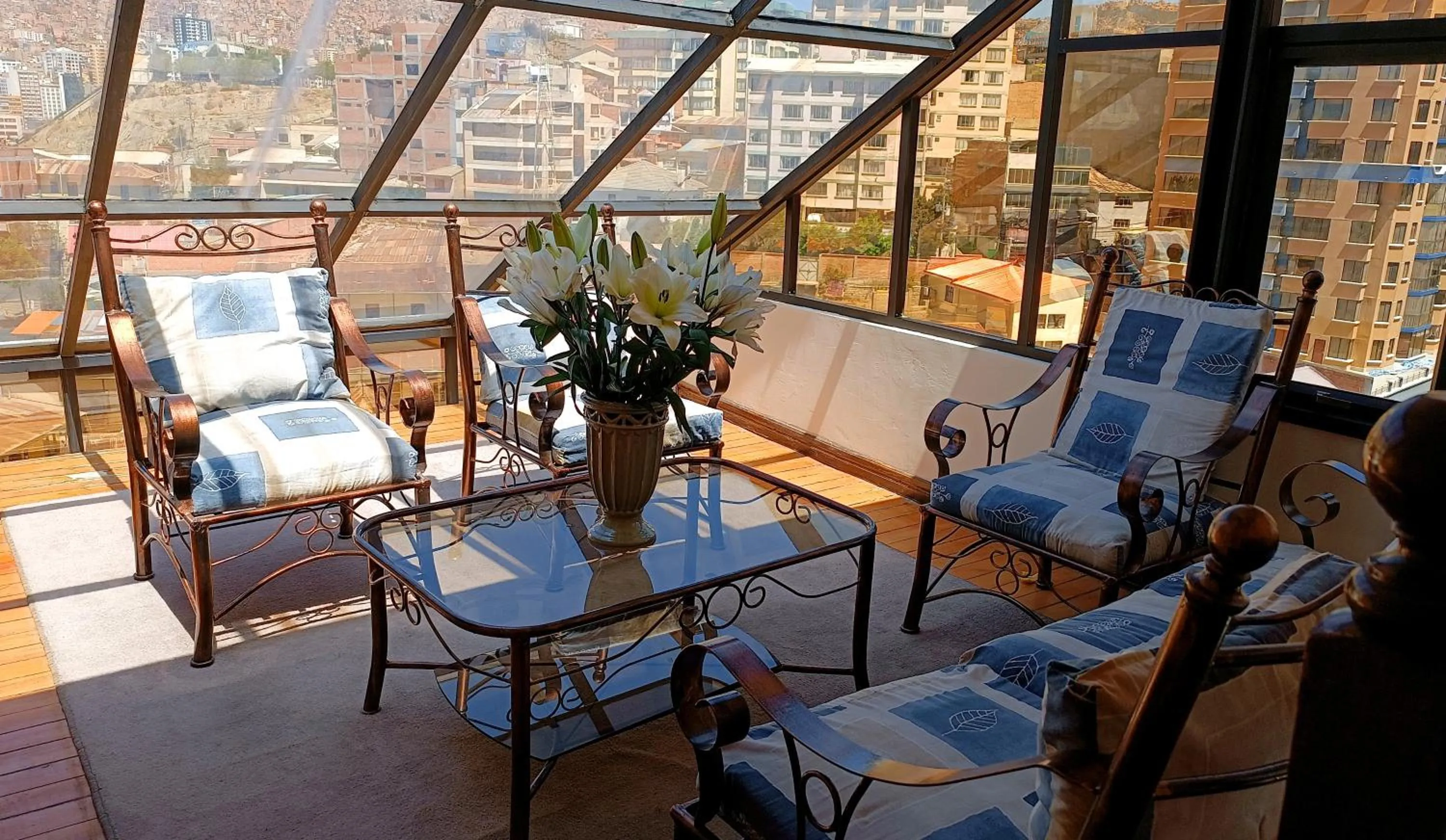 Seating area in Elegance Hotel