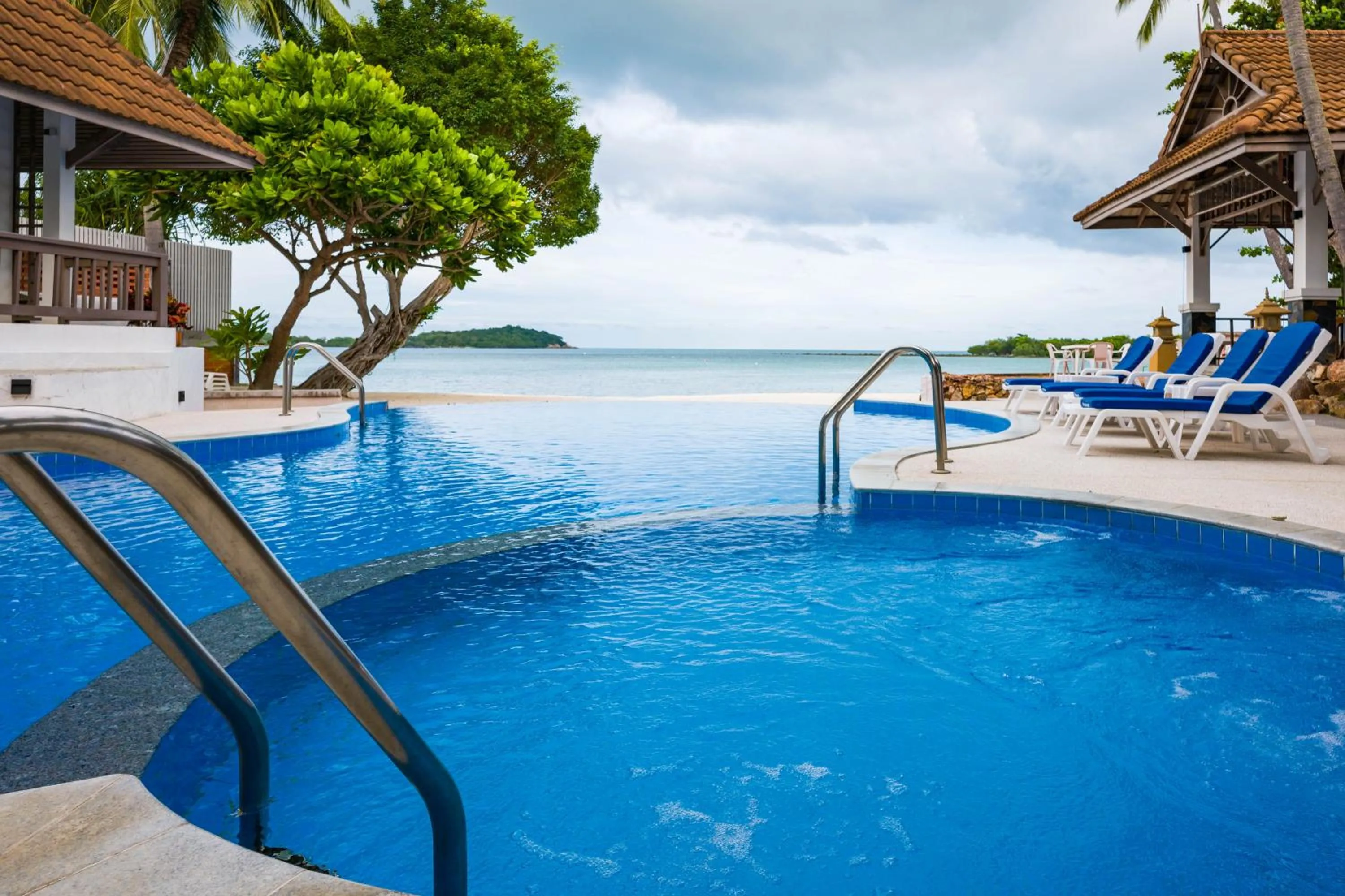 Swimming pool in Samui Natien Resort