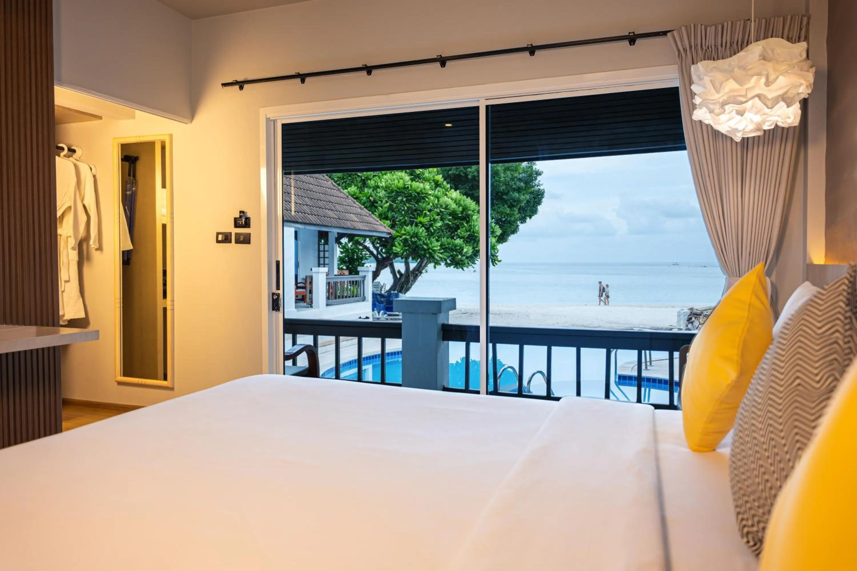 Bed in Samui Natien Resort