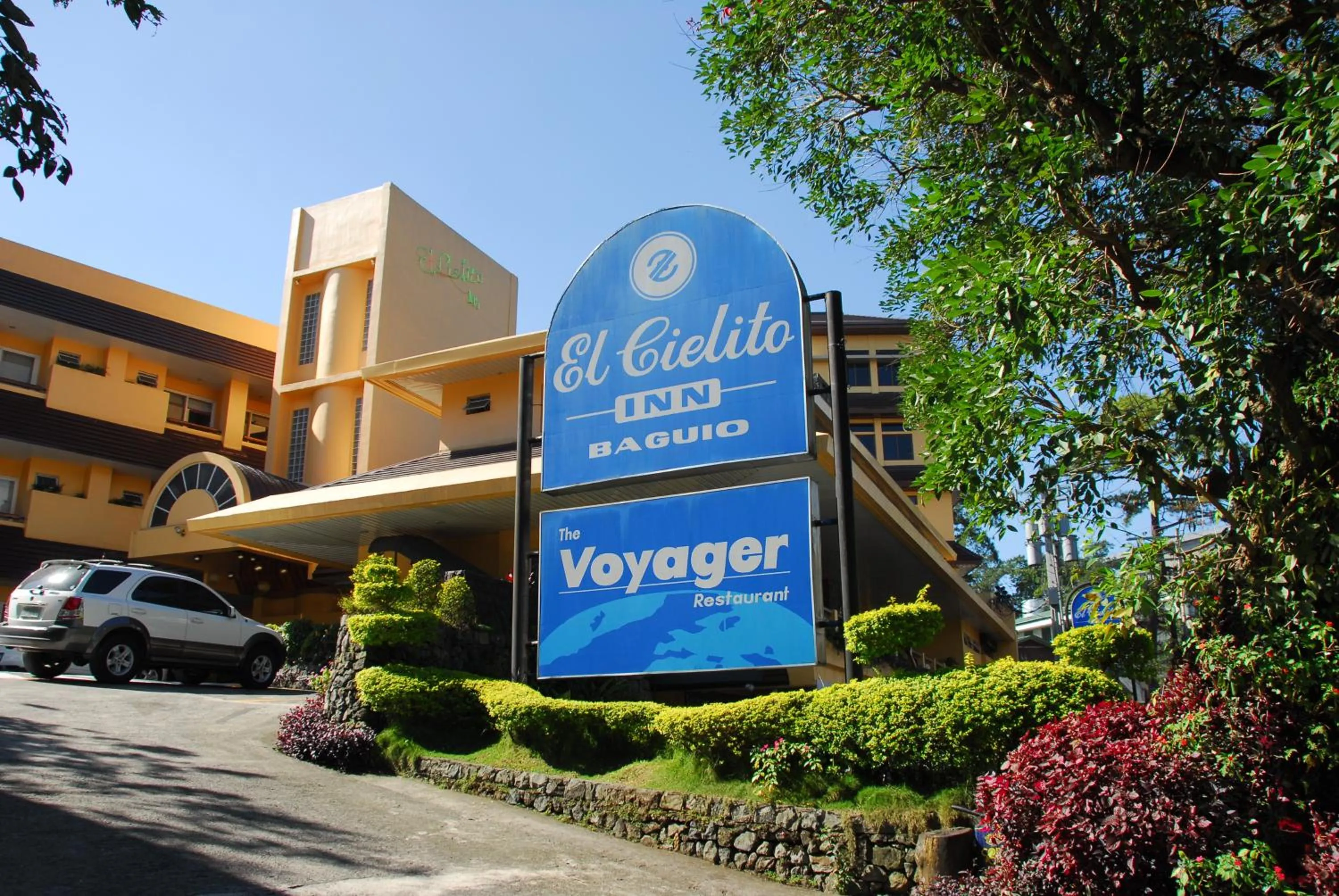 Facade/entrance in El Cielito Hotel - Baguio