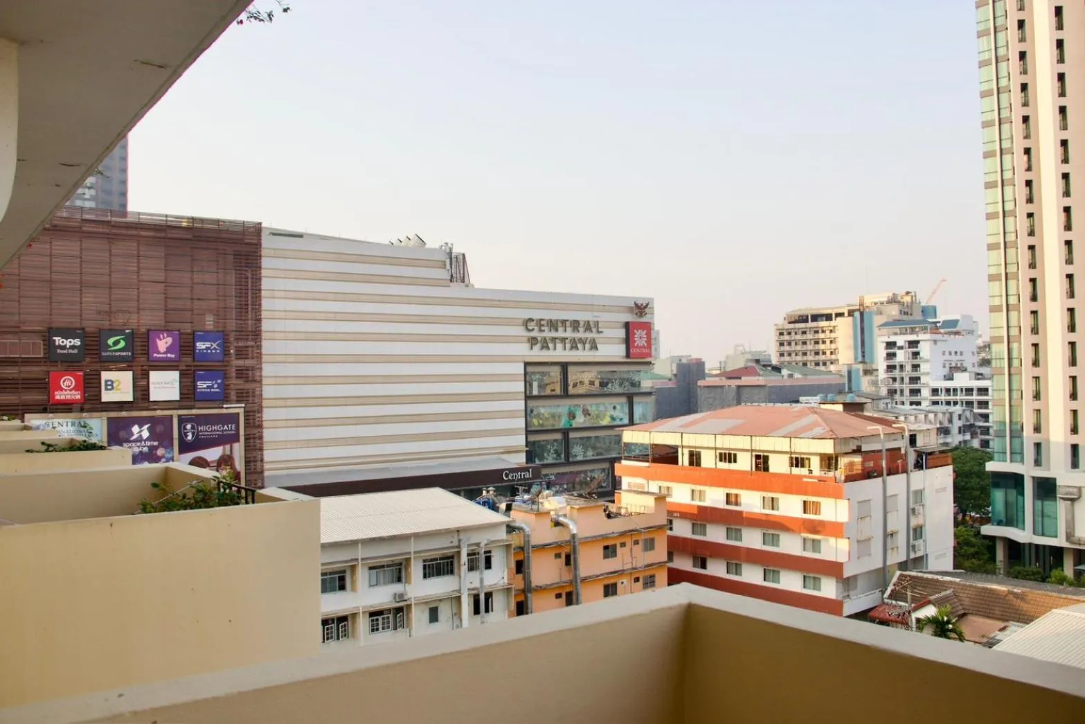 Property building in Golden Beach Hotel Pattaya