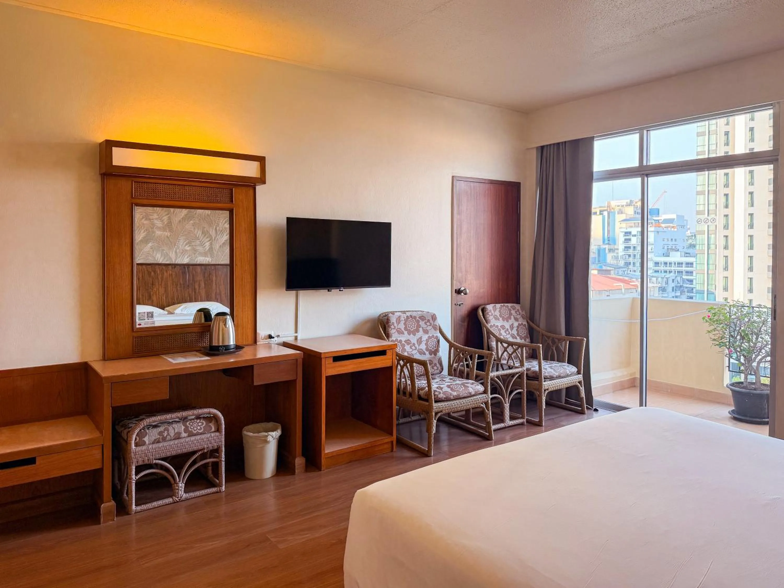 Bed in Golden Beach Hotel Pattaya