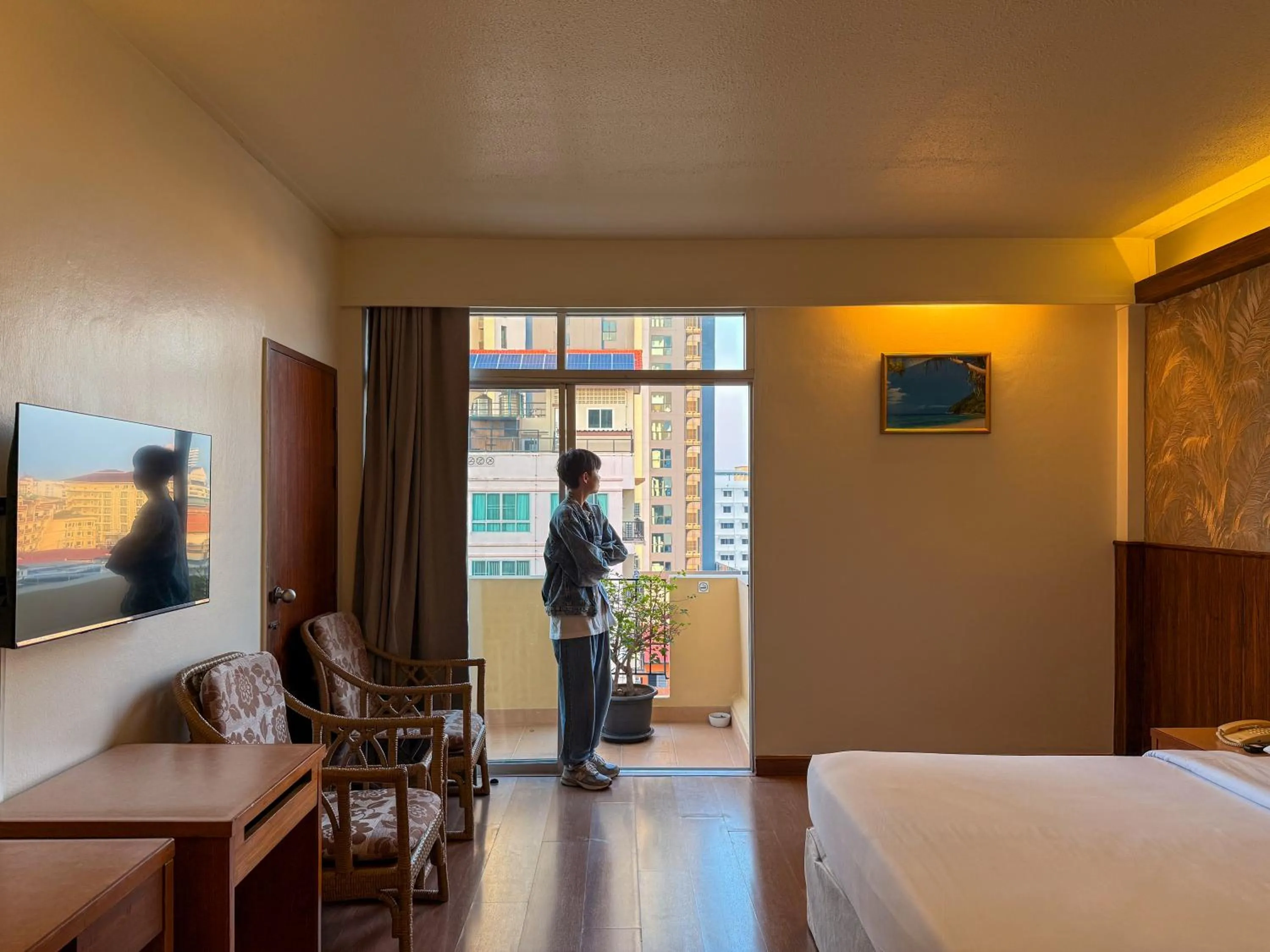 Bed in Golden Beach Hotel Pattaya