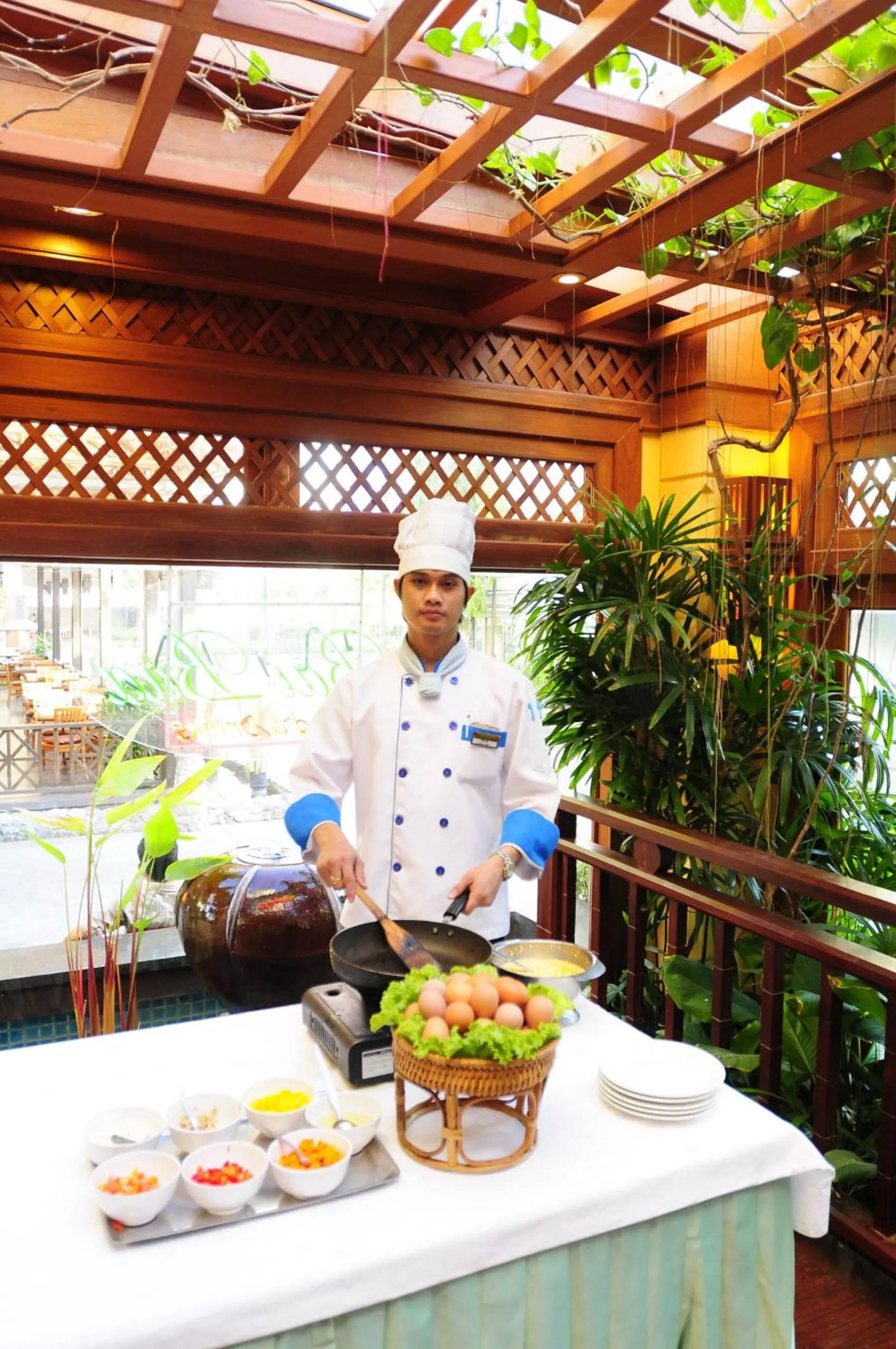 Restaurant/places to eat in Golden Beach Hotel Pattaya