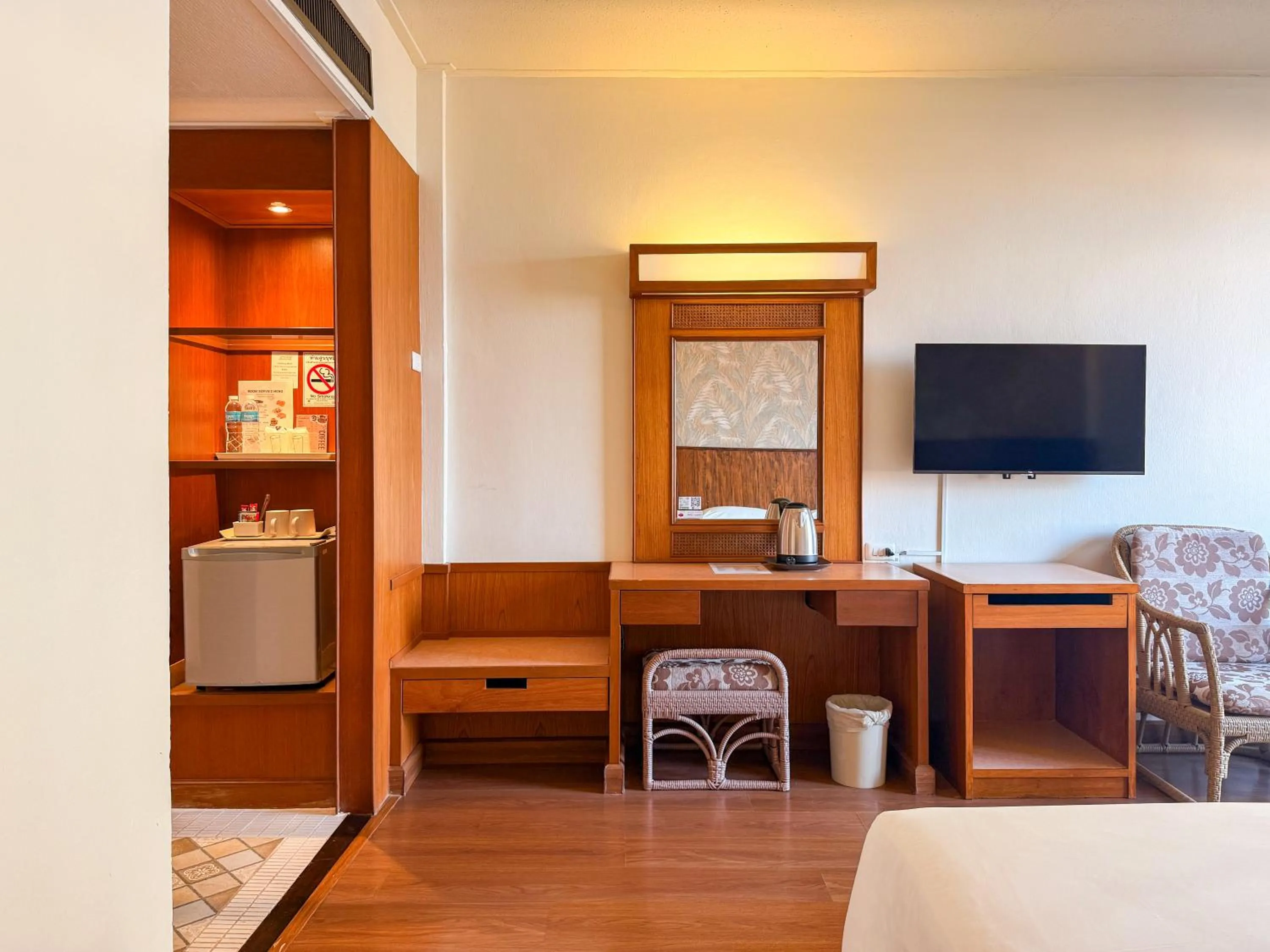 Bed in Golden Beach Hotel Pattaya