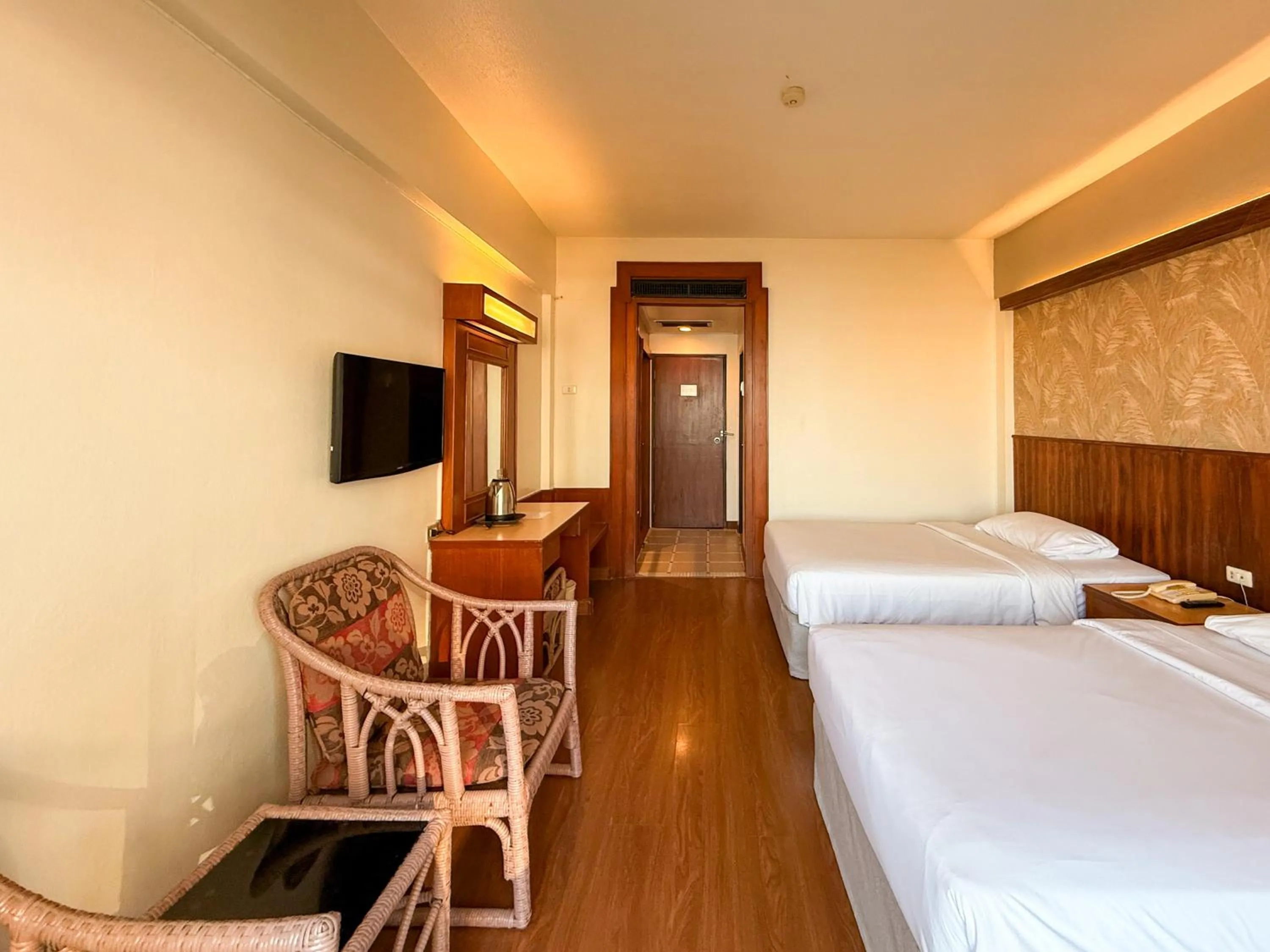 Bed in Golden Beach Hotel Pattaya