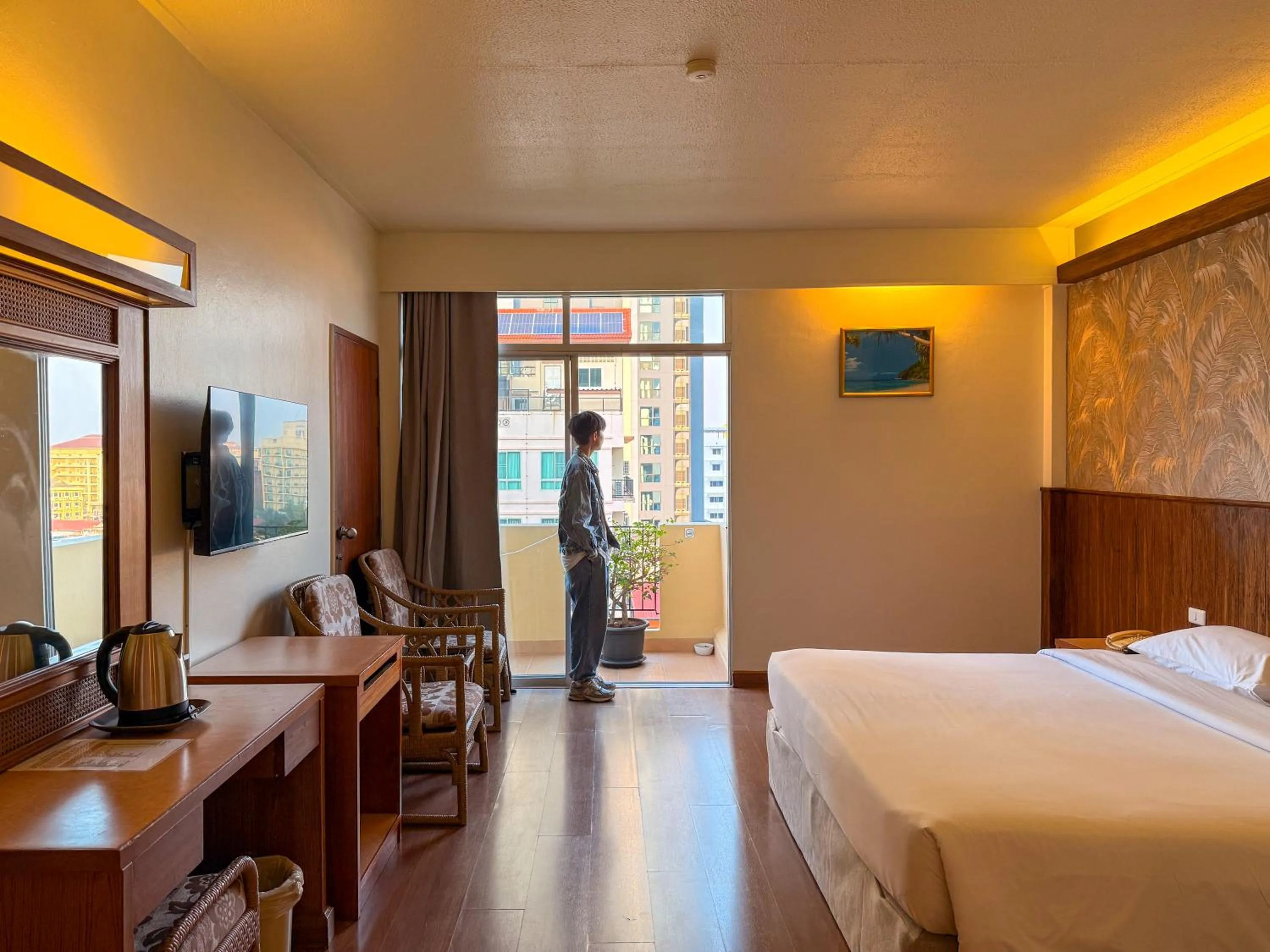 Bed in Golden Beach Hotel Pattaya