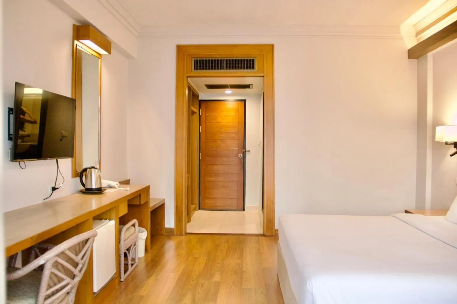 Bed in Golden Beach Hotel Pattaya