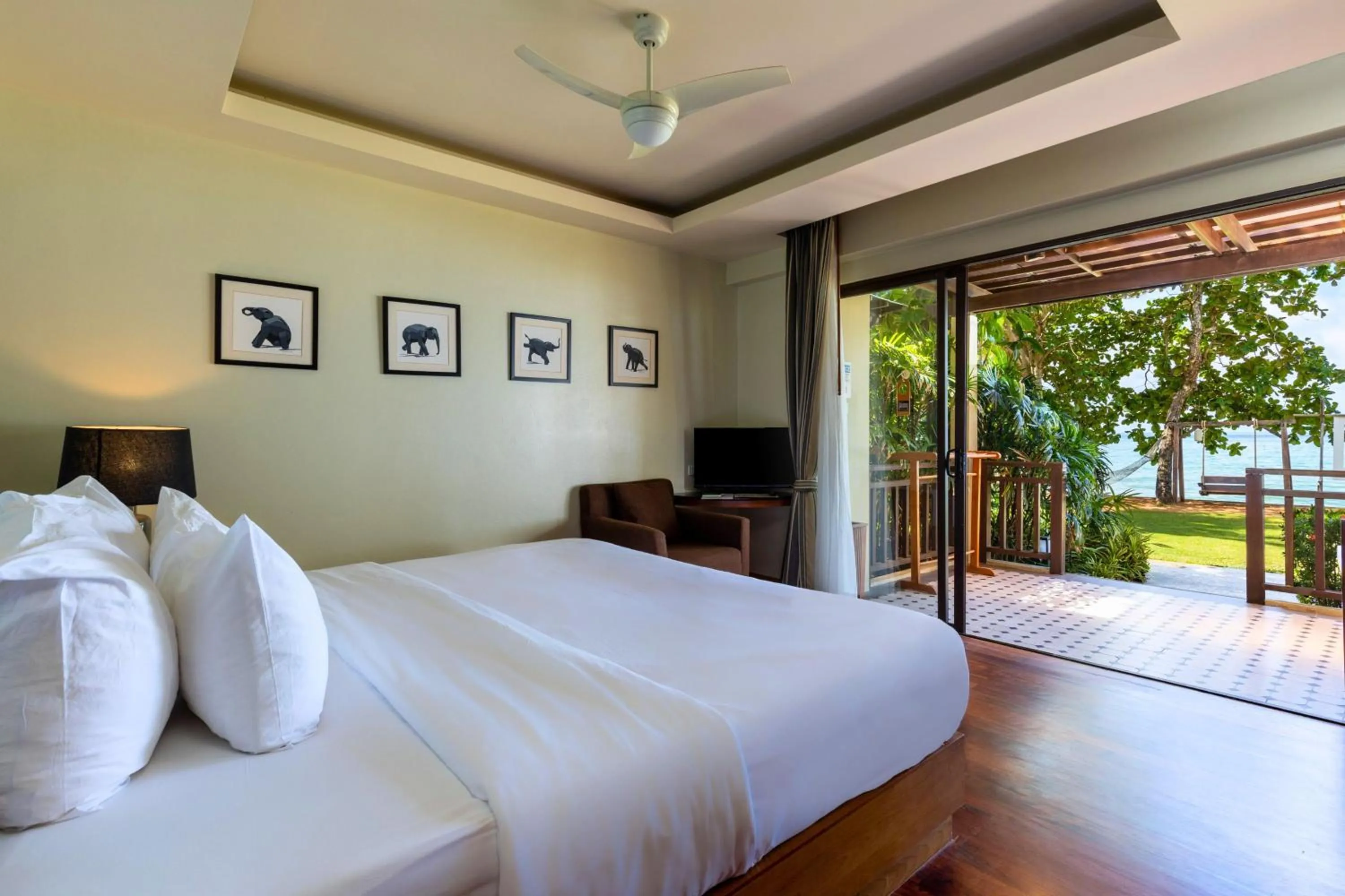 Facade/entrance, Bed in Kacha Resort & Spa, Koh Chang