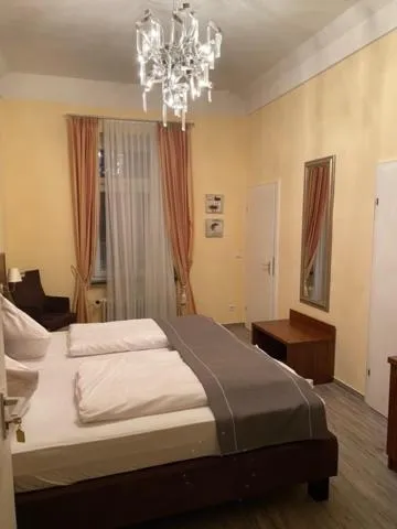 Bed in Hotel Restaurant Nassauer Löwen