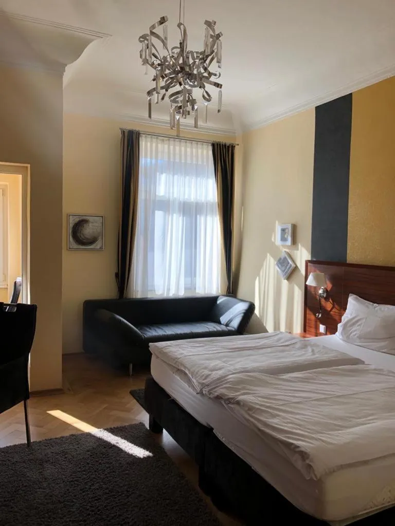 Bed in Hotel Restaurant Nassauer Löwen