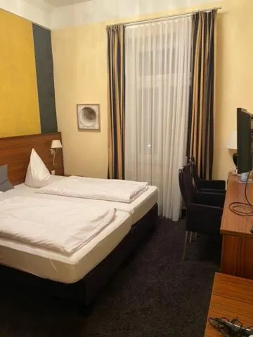 Bed in Hotel Restaurant Nassauer Löwen