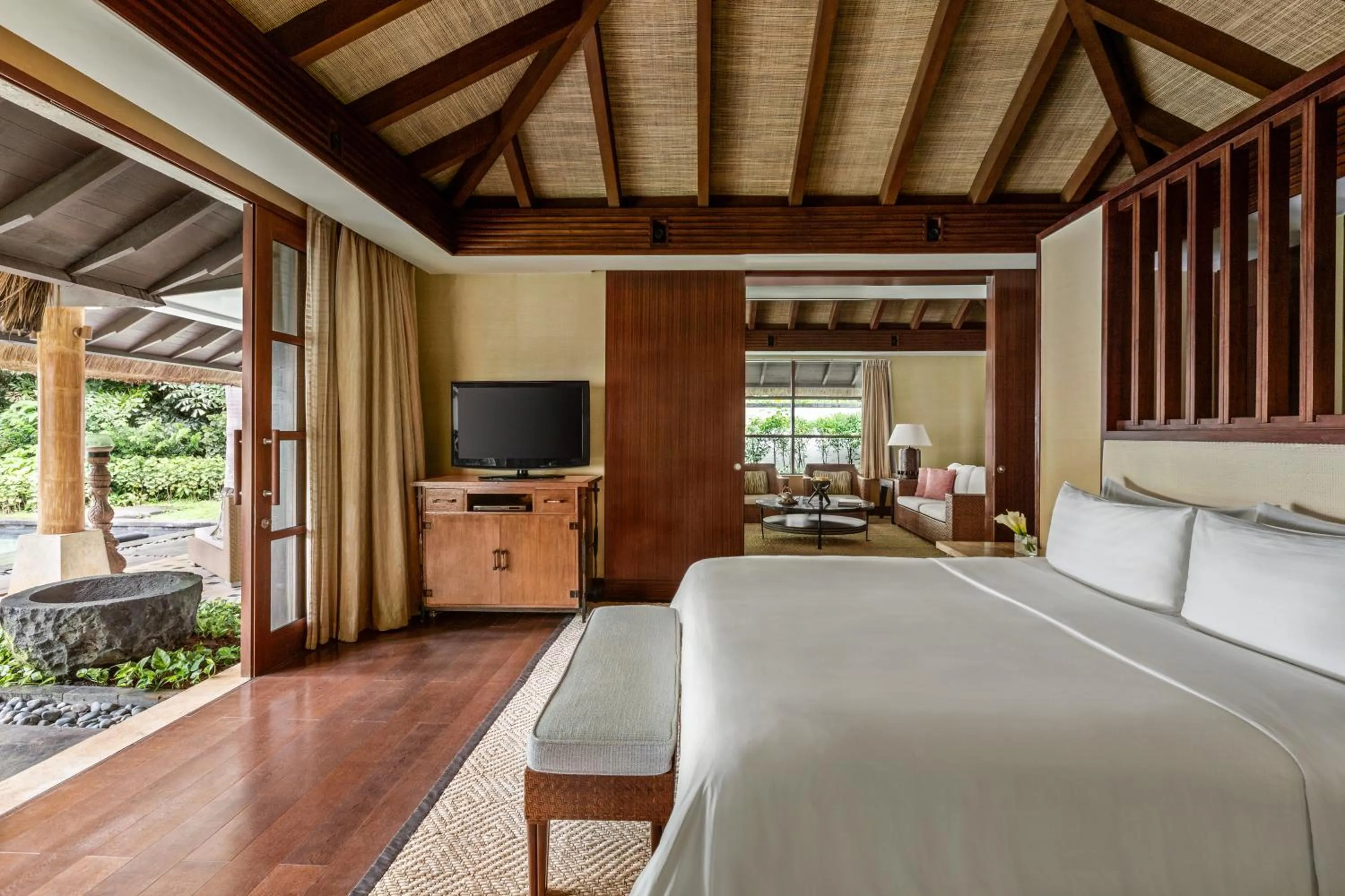 Garden, Bed in Shangri-La Boracay