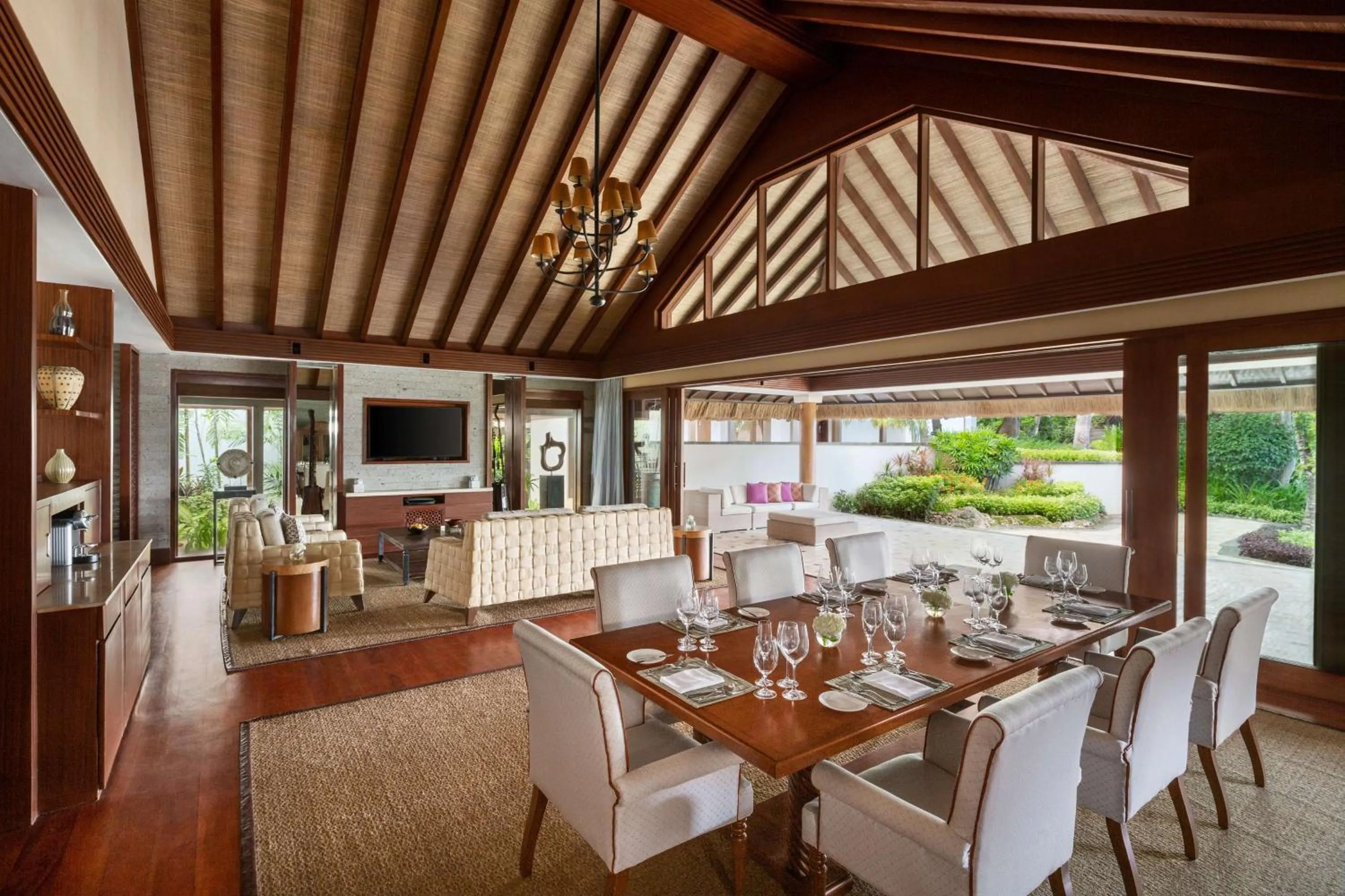Photo of the whole room in Shangri-La Boracay