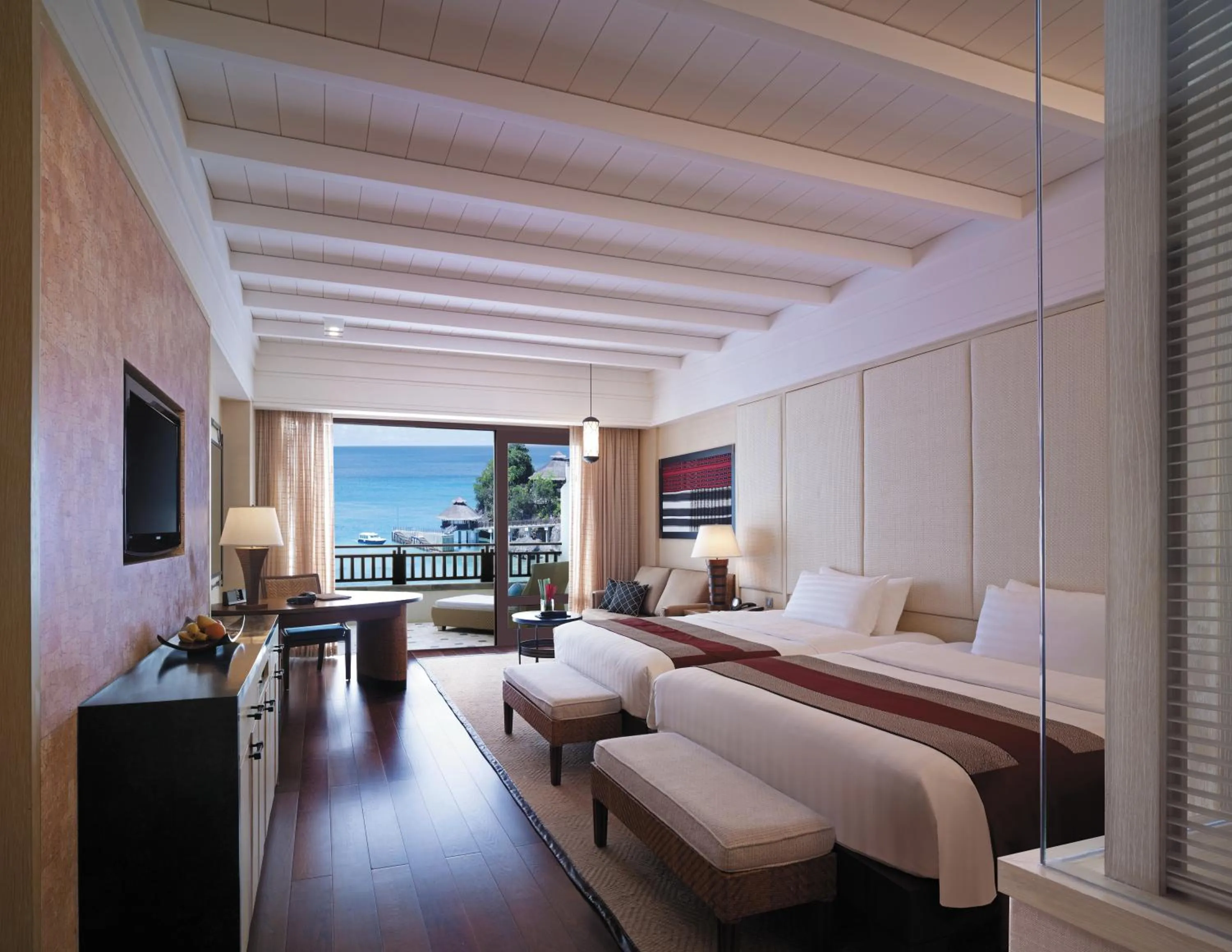 Photo of the whole room, Bed in Shangri-La Boracay