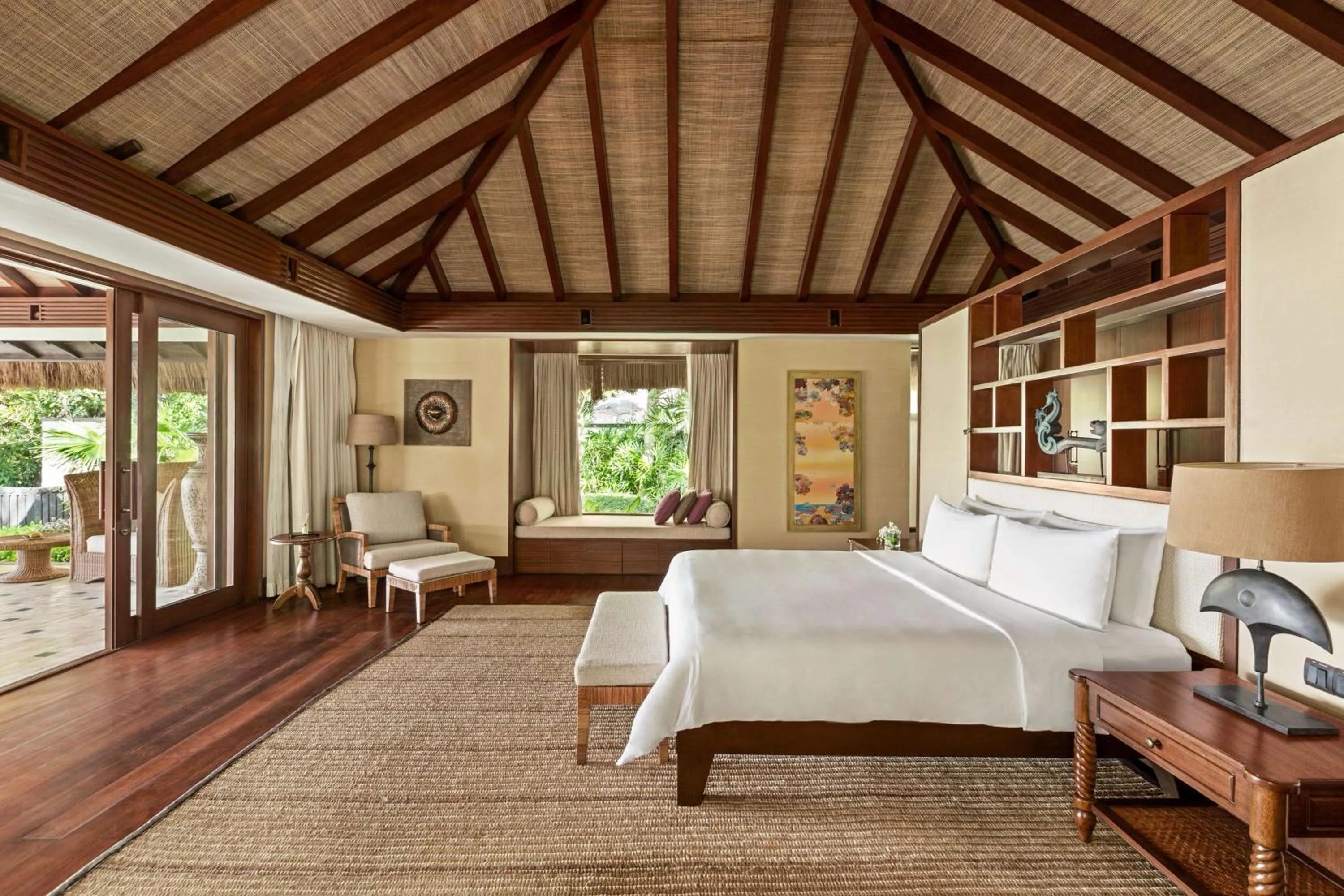 Photo of the whole room, Bed in Shangri-La Boracay