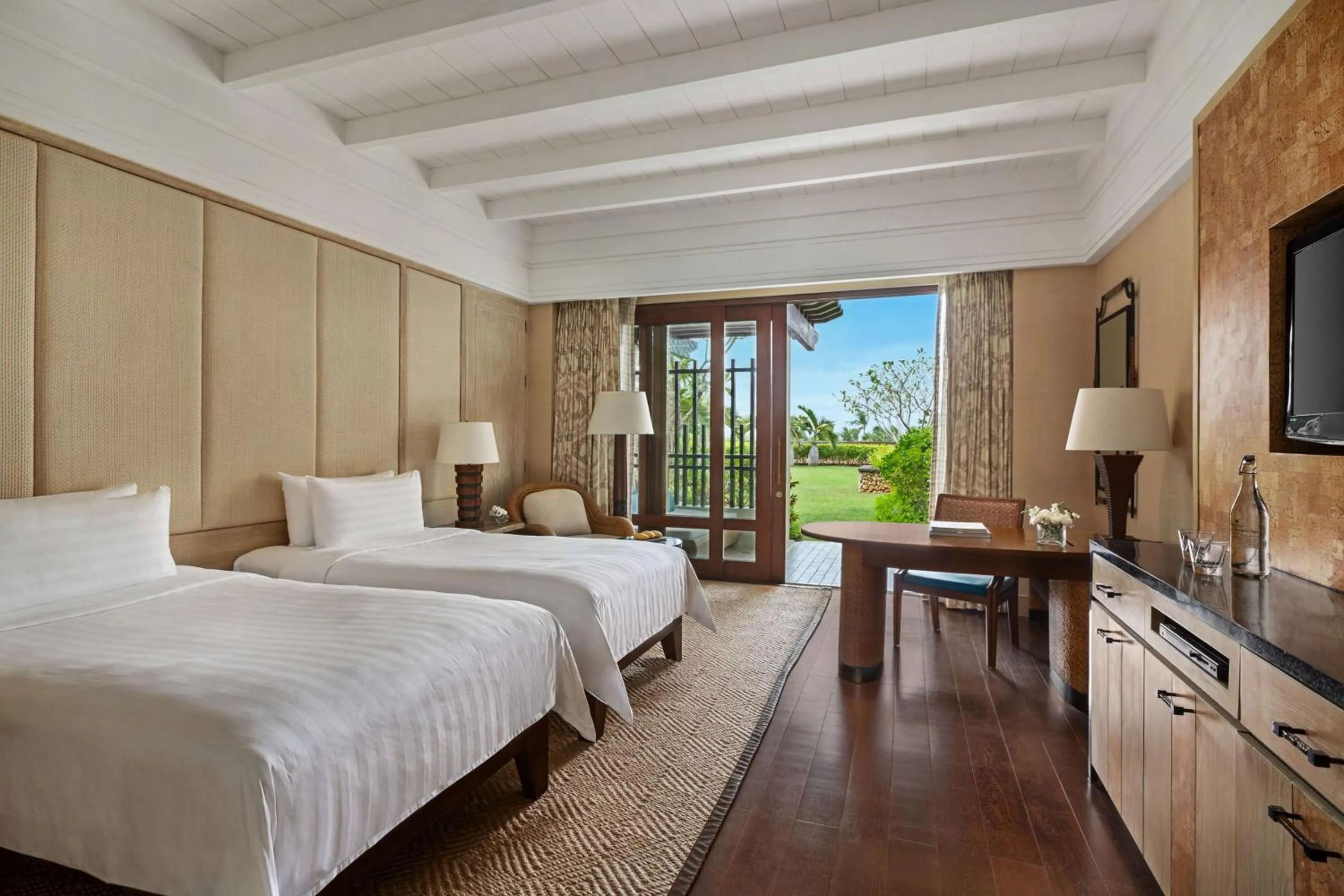 Patio, Bed in Shangri-La Boracay