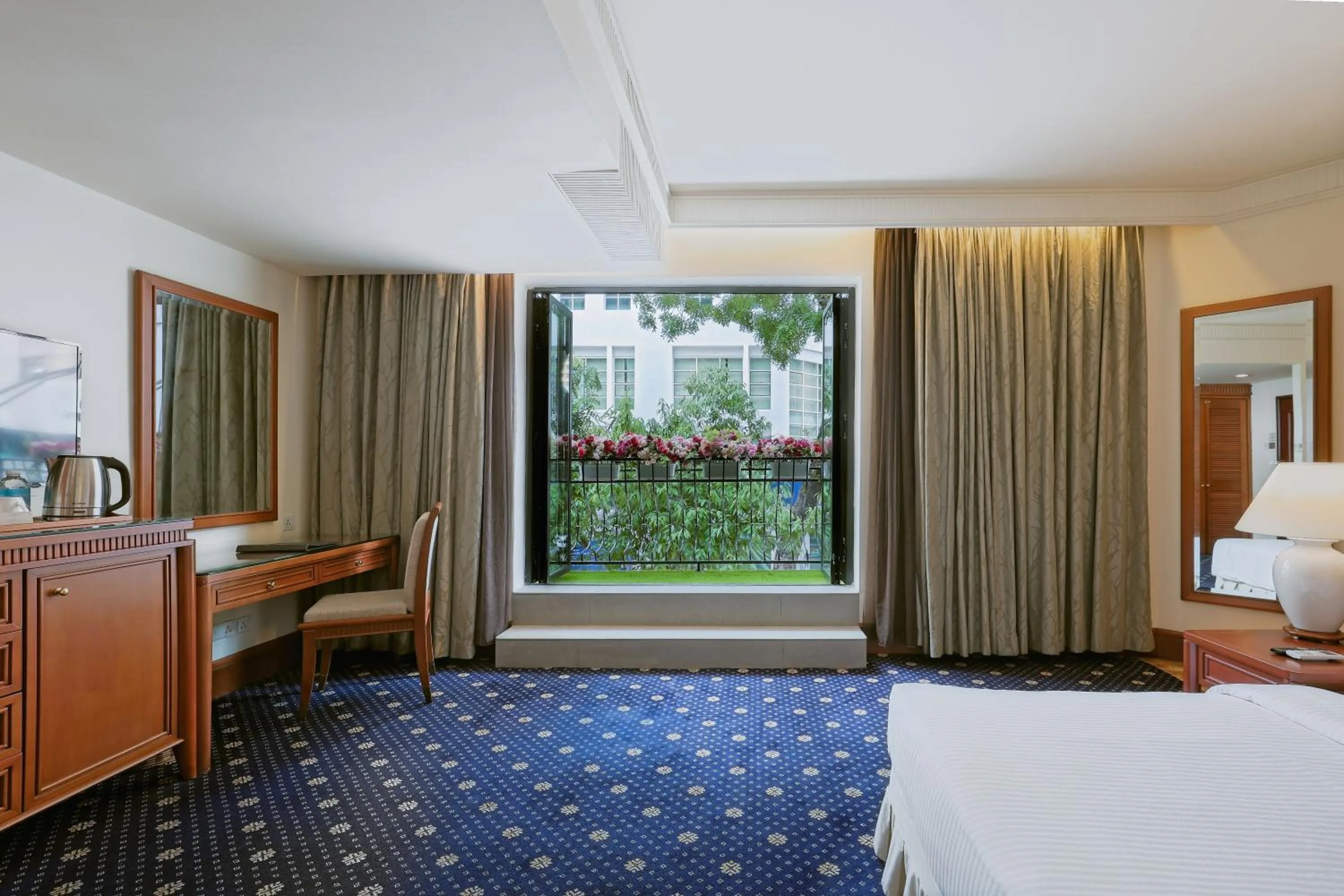 Bed in The Jesselton Hotel