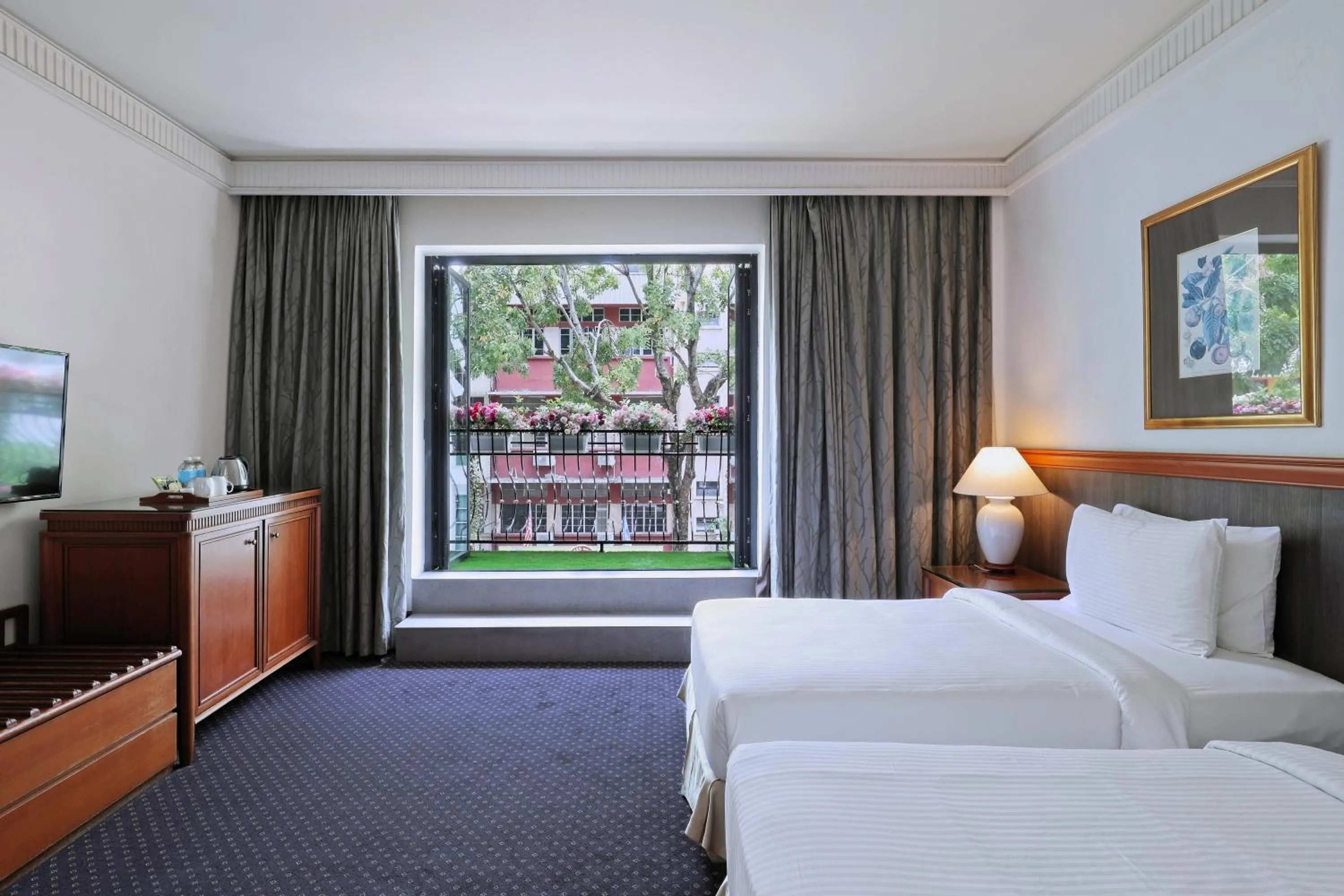 Bed in The Jesselton Hotel