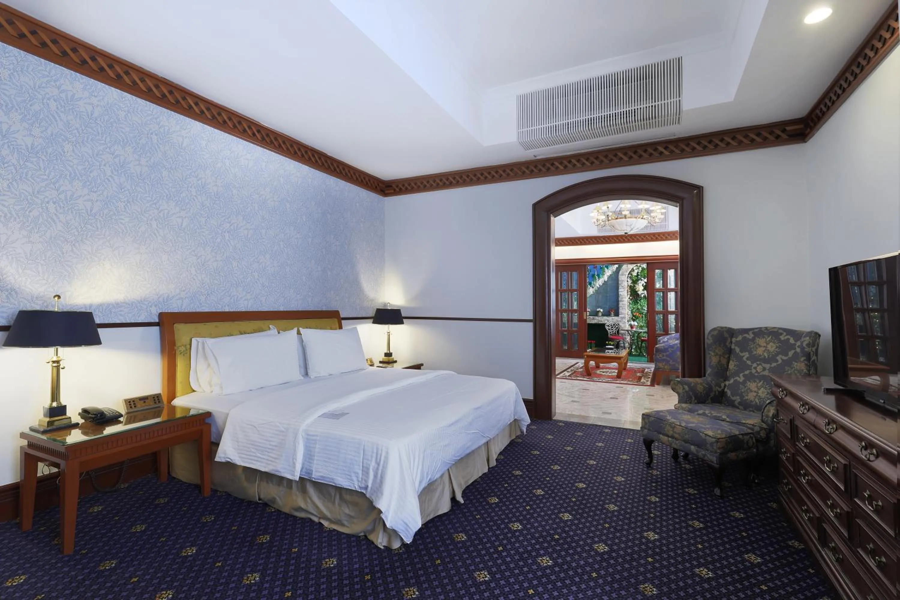 Photo of the whole room, Bed in The Jesselton Hotel