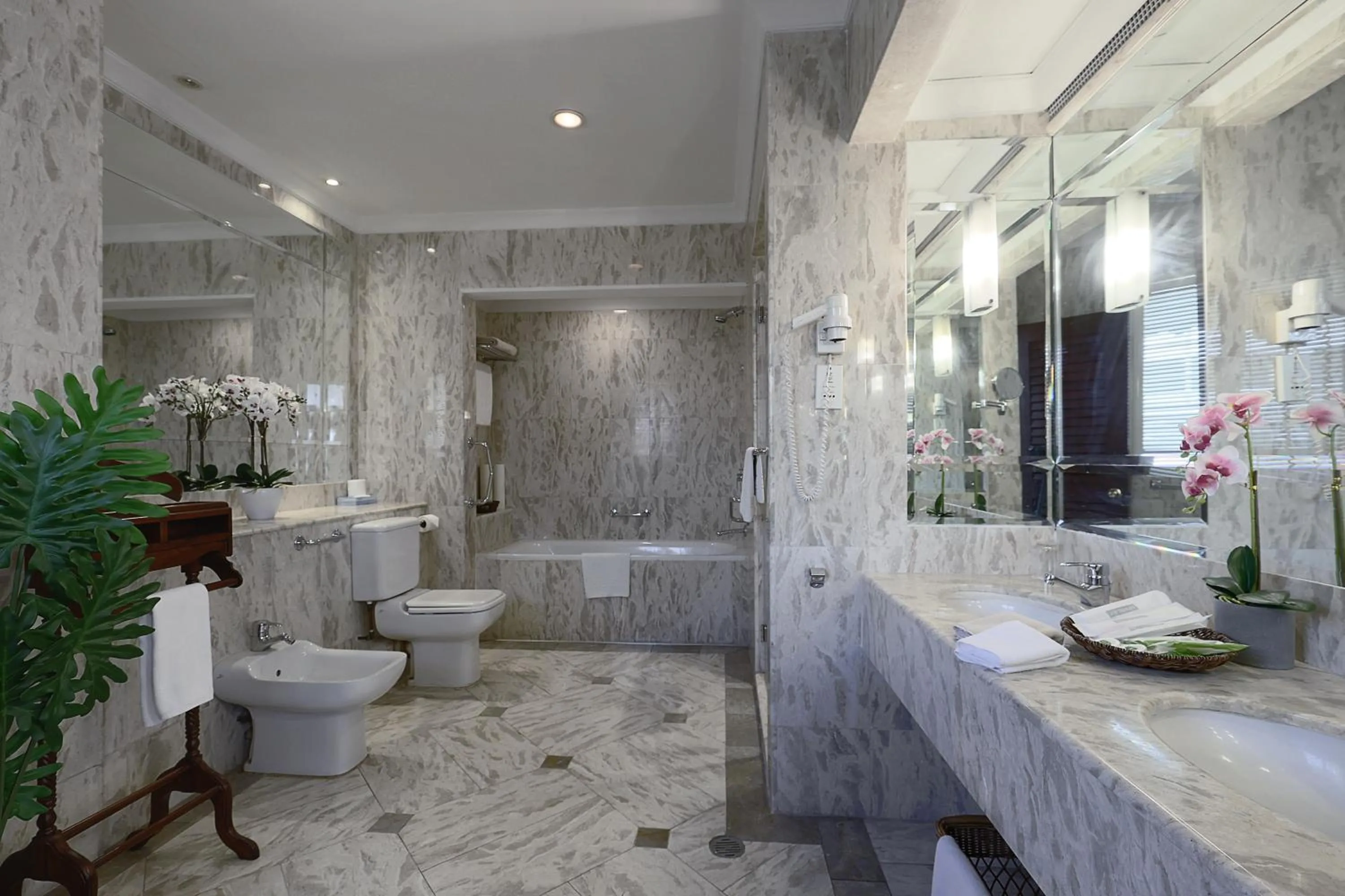 Bath in The Jesselton Hotel