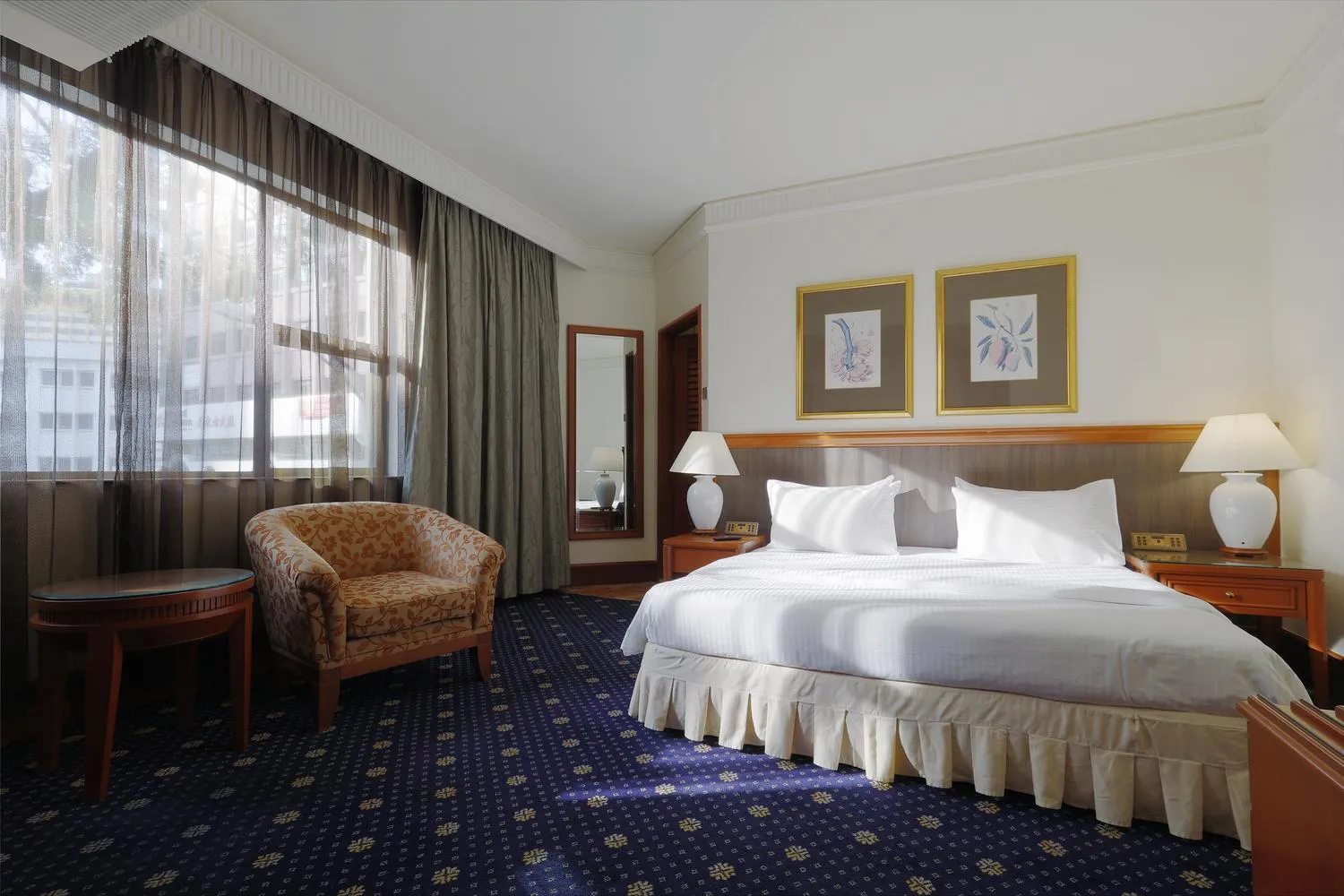 View (from property/room), Bed in The Jesselton Hotel