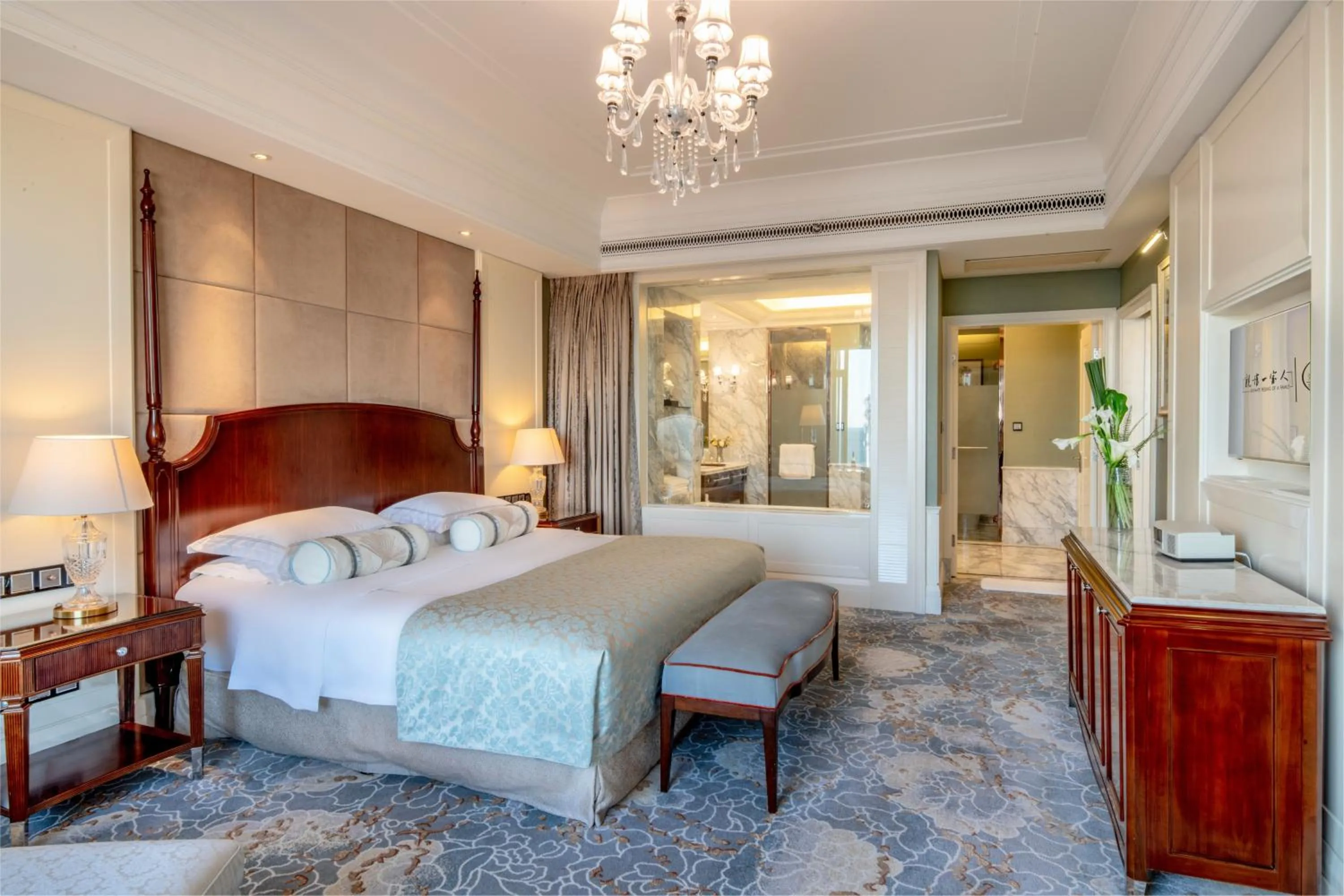 Bed in Qingdao Seaview Garden Hotel