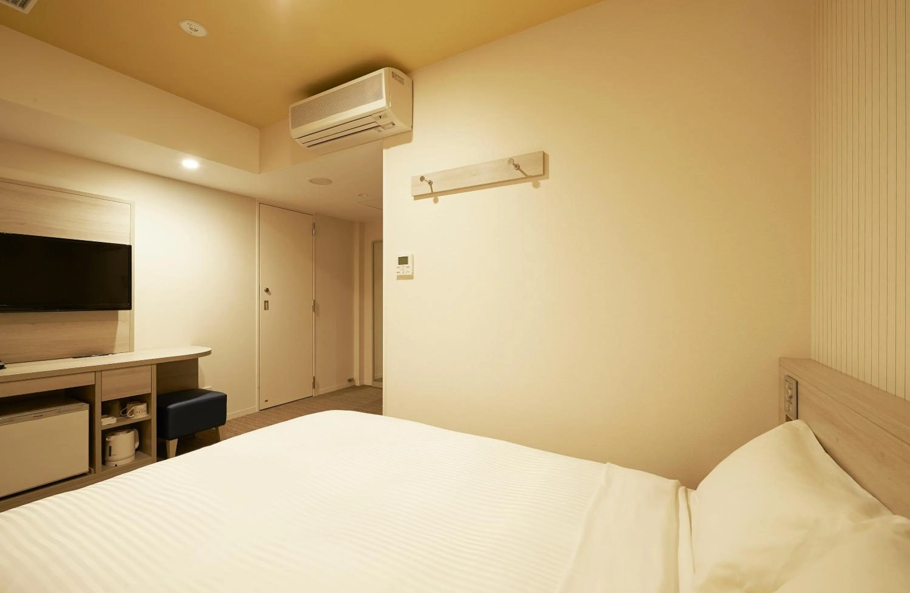 Photo of the whole room, Bed in Sotetsu Fresa Inn Ginza Sanchome