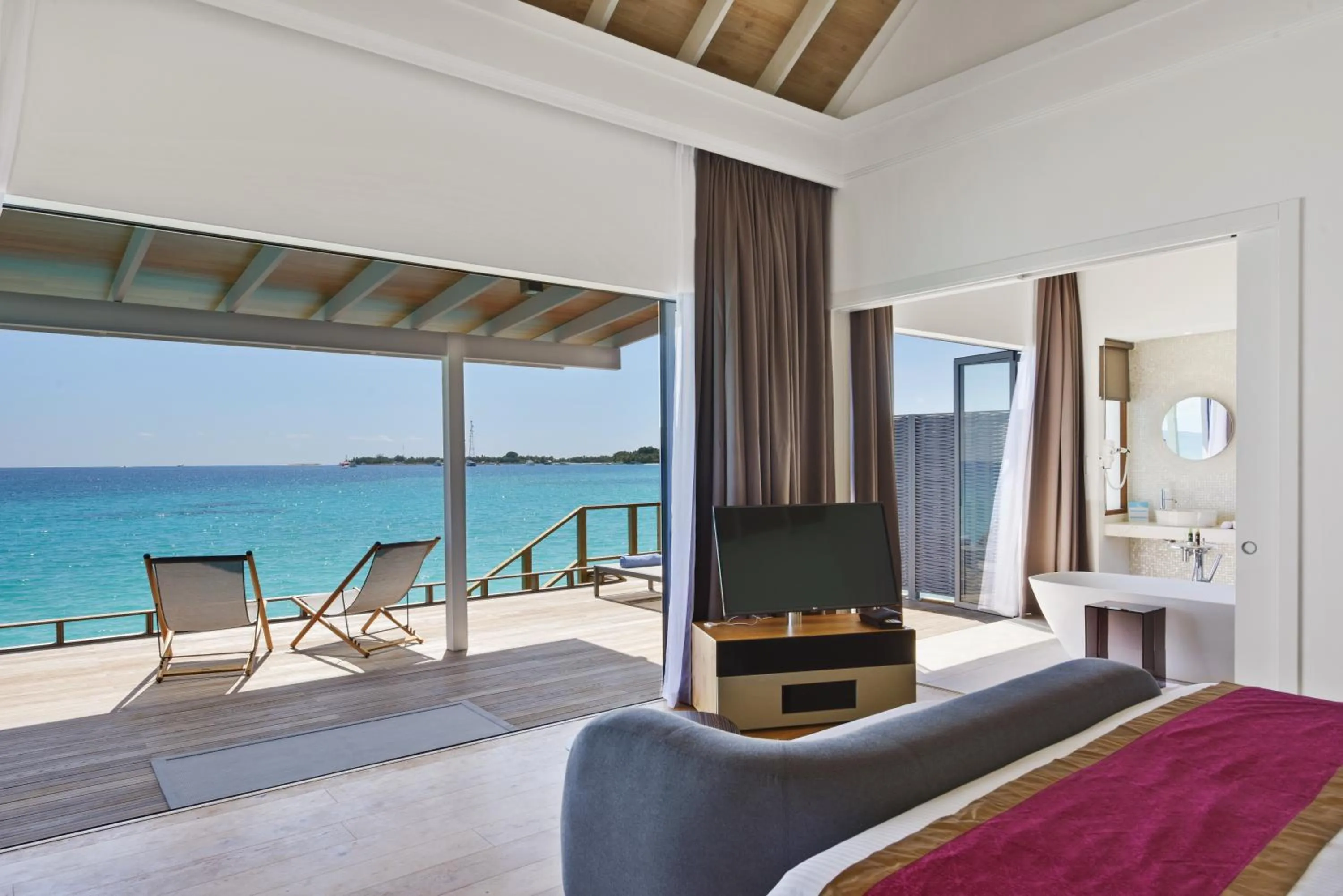 Sea view, Bed in Kuramathi Maldives