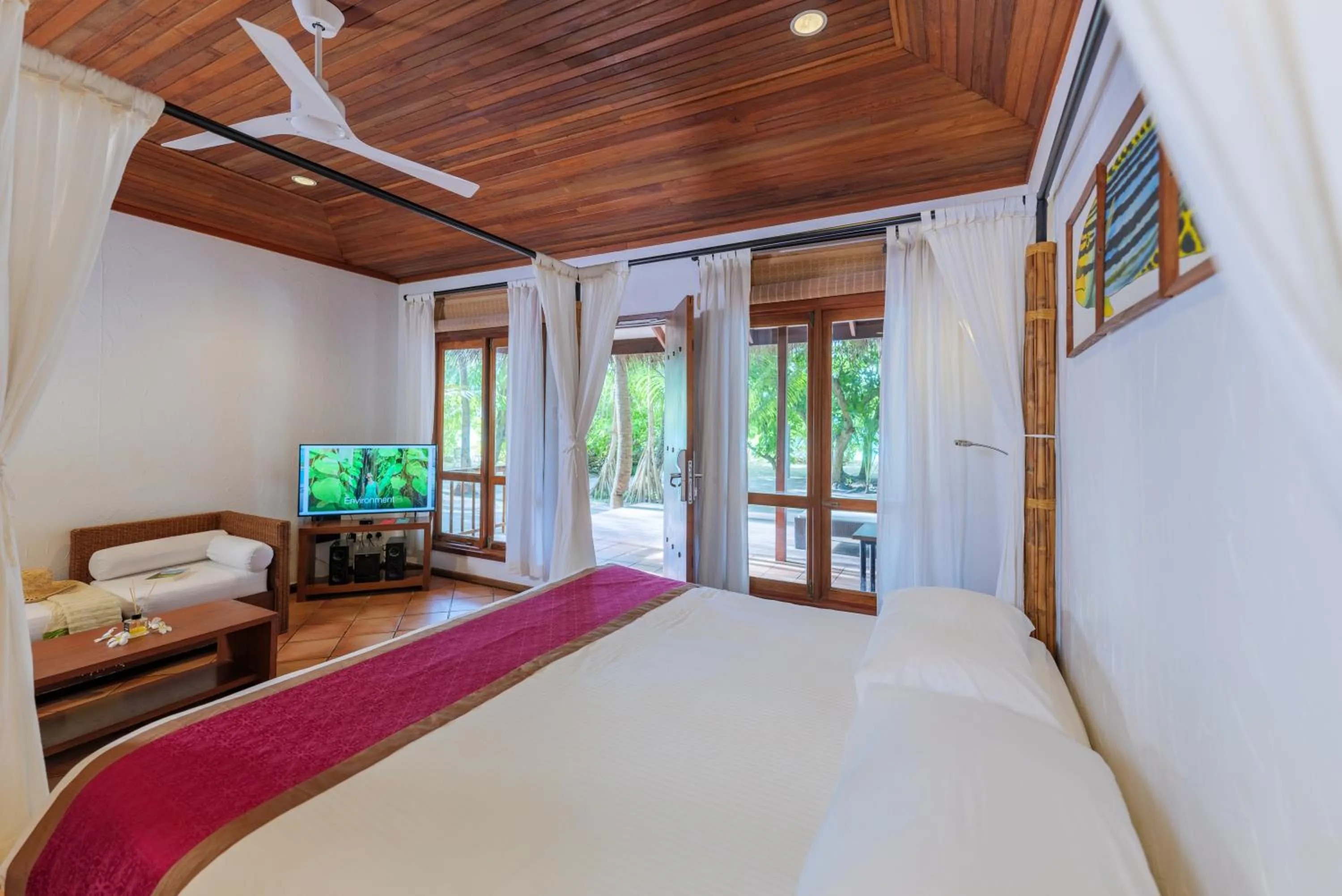 Bedroom, Bed in Kuramathi Maldives