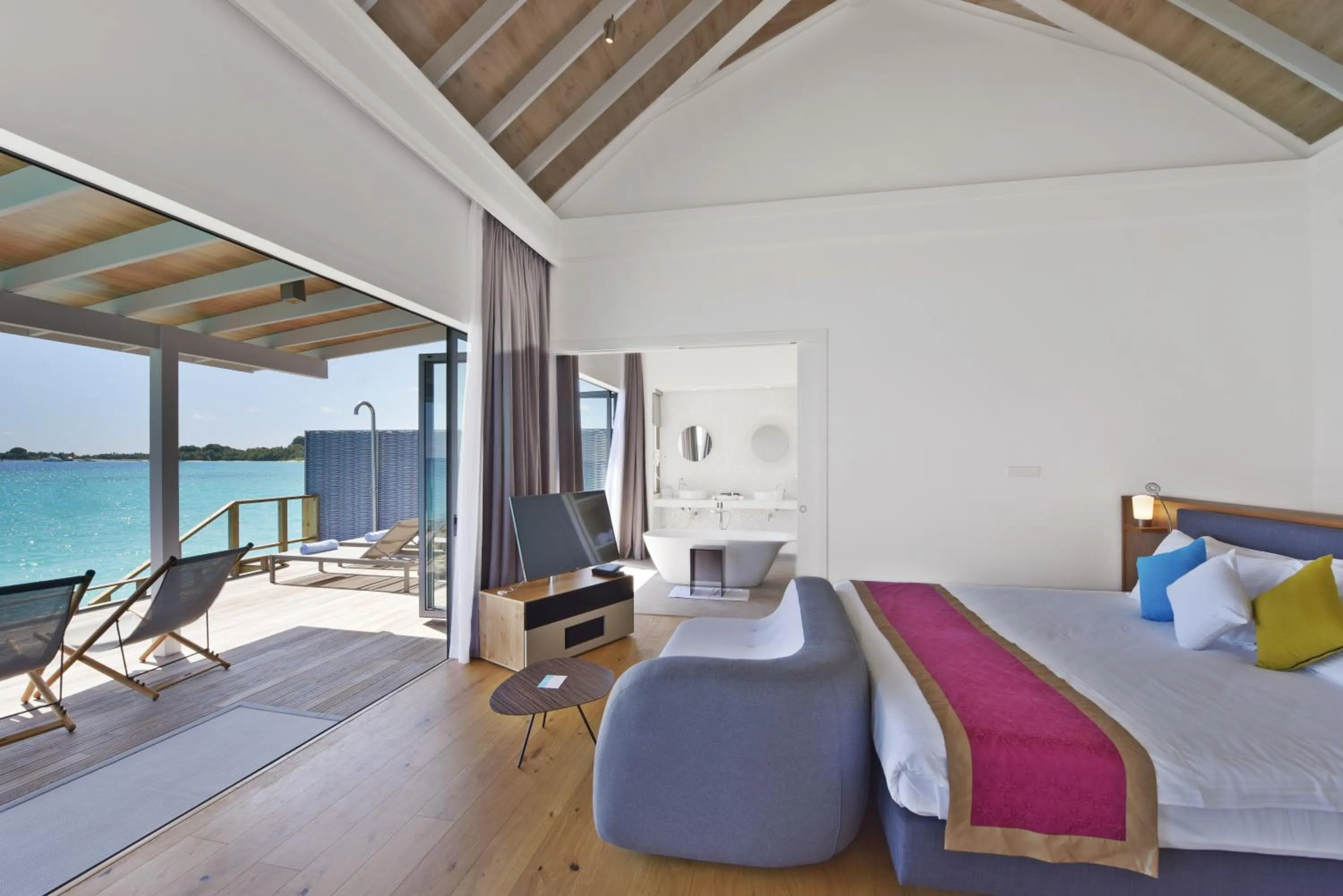 Bed in Kuramathi Maldives