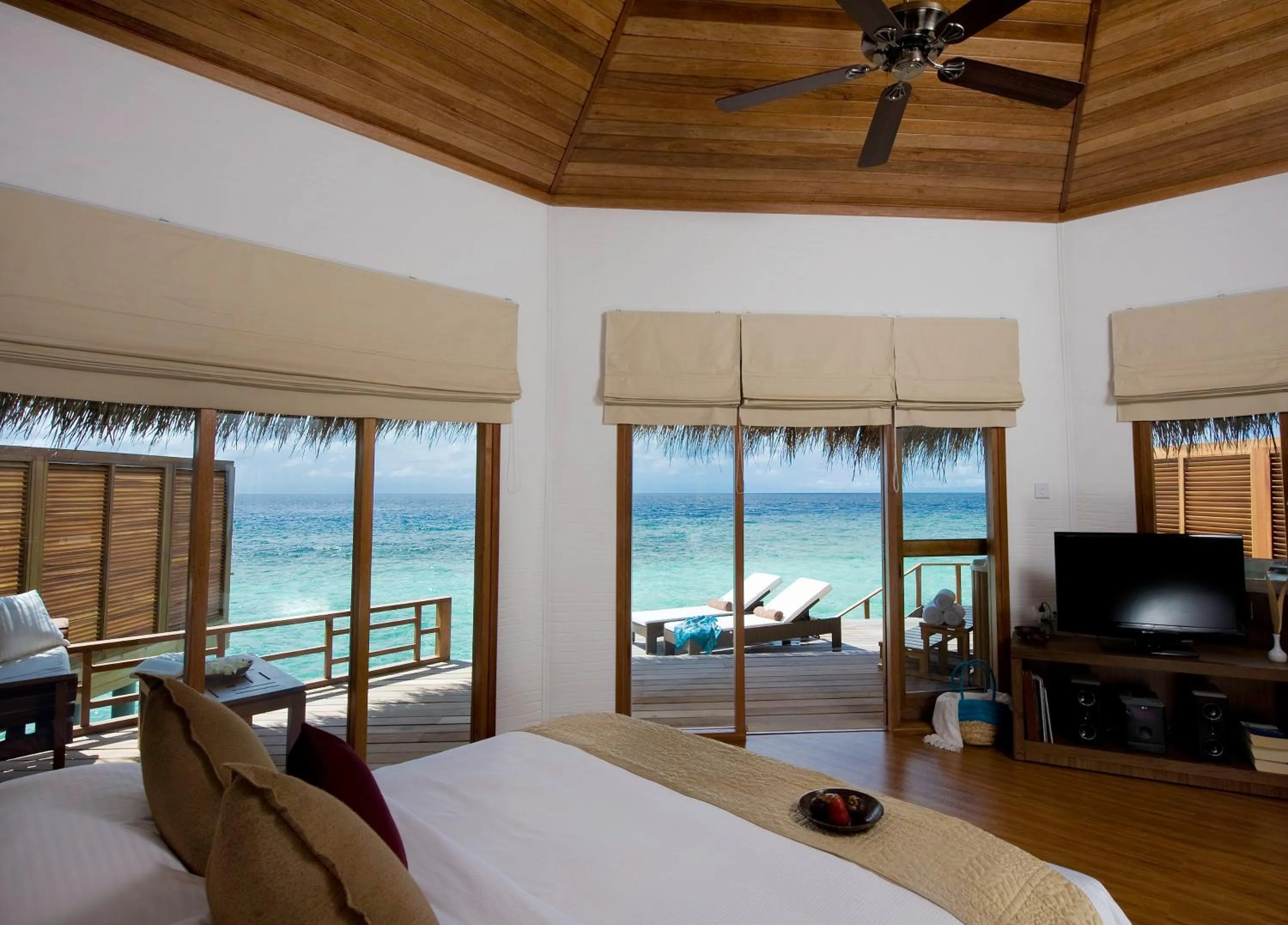 Bed in Kuramathi Maldives